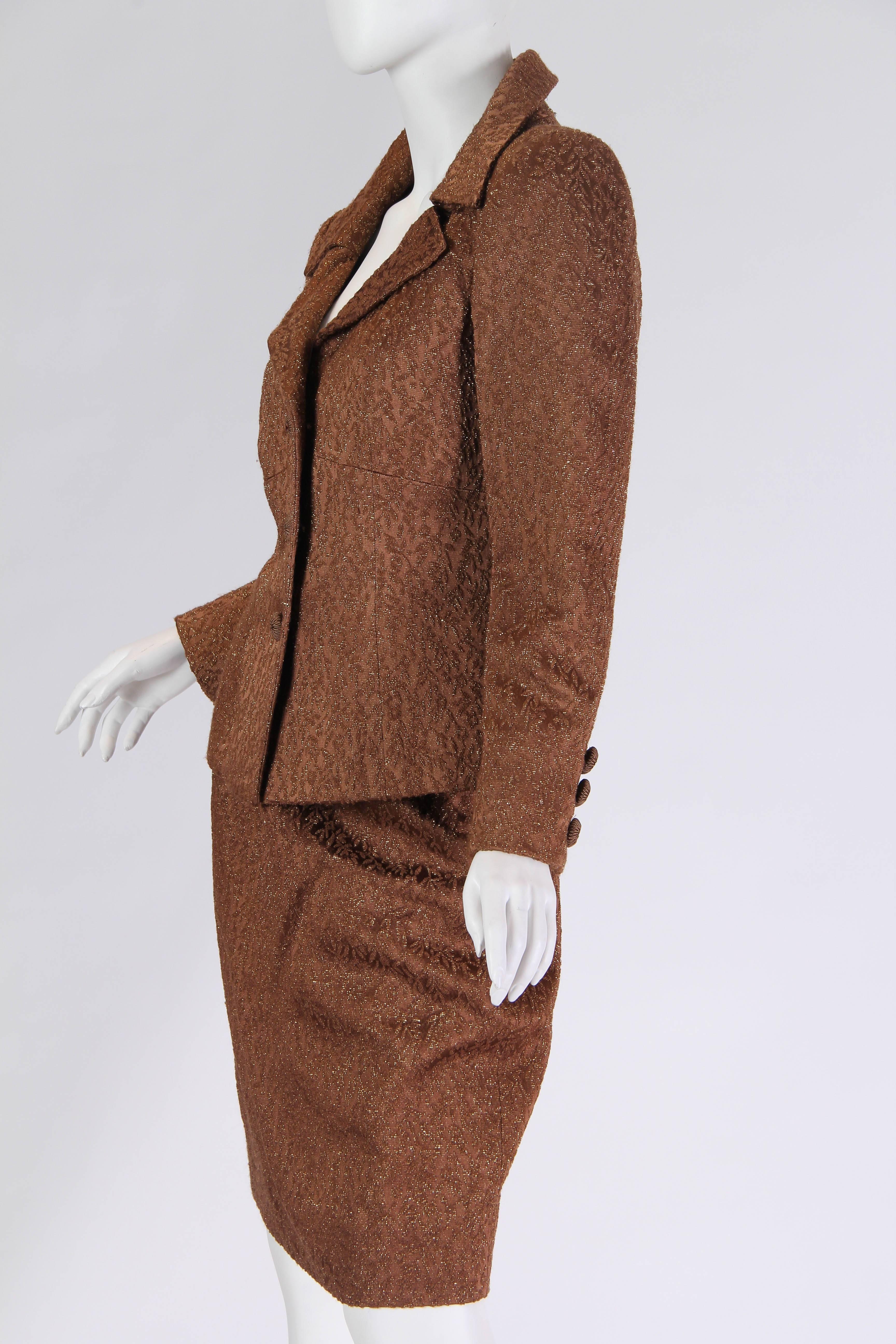 Women's Sharp, Chic, and with a touch of Gold, Oscar De la Renta Suit