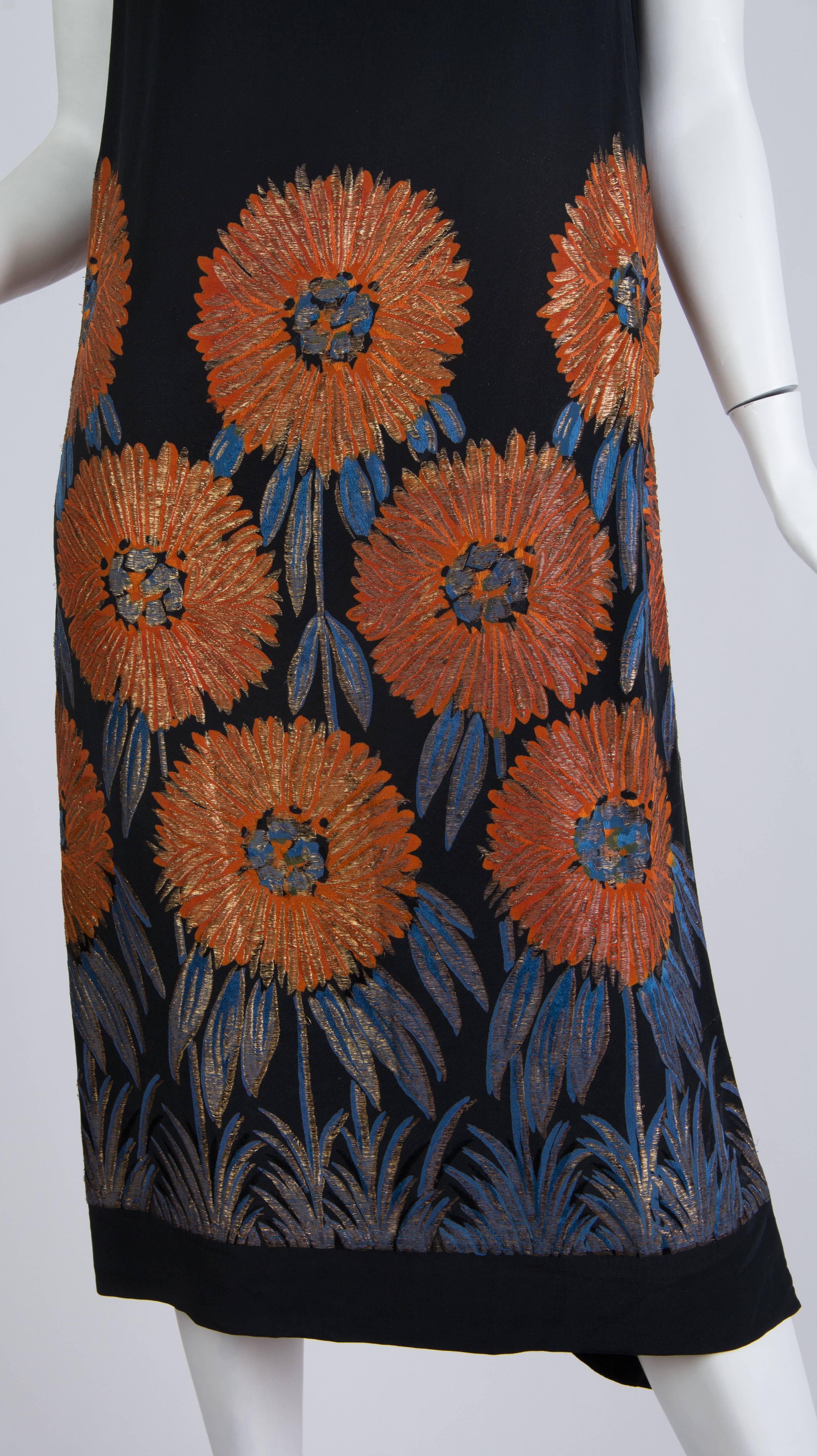 Abito da cocktail 1920S in seta jacquard laminata oro con grandi fiori arancioni e blu in vendita 2