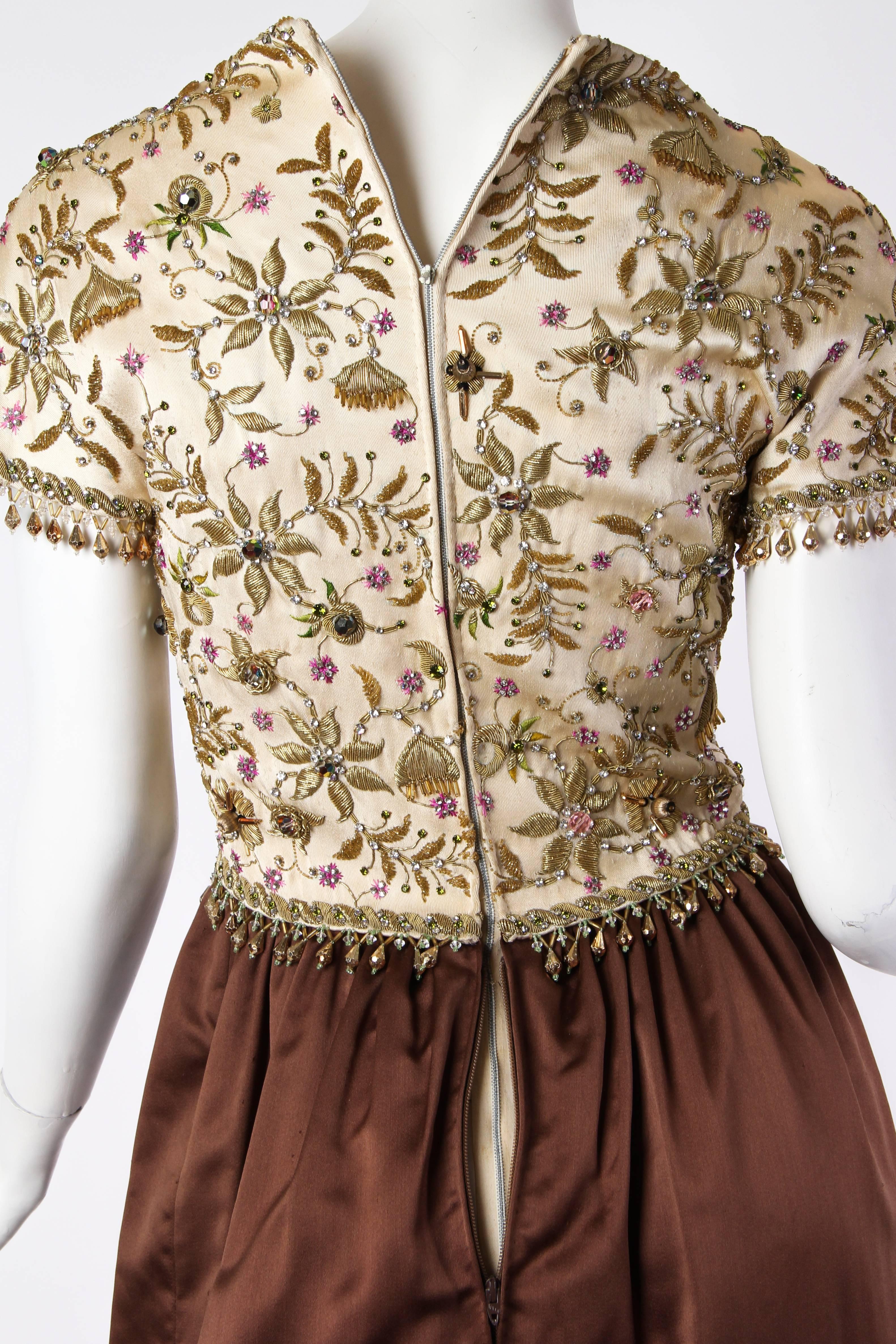 1950S BALENCIAGA Style Ivory & Brown Silk Duchess Satin Gown With Elaborated Gol en vente 4