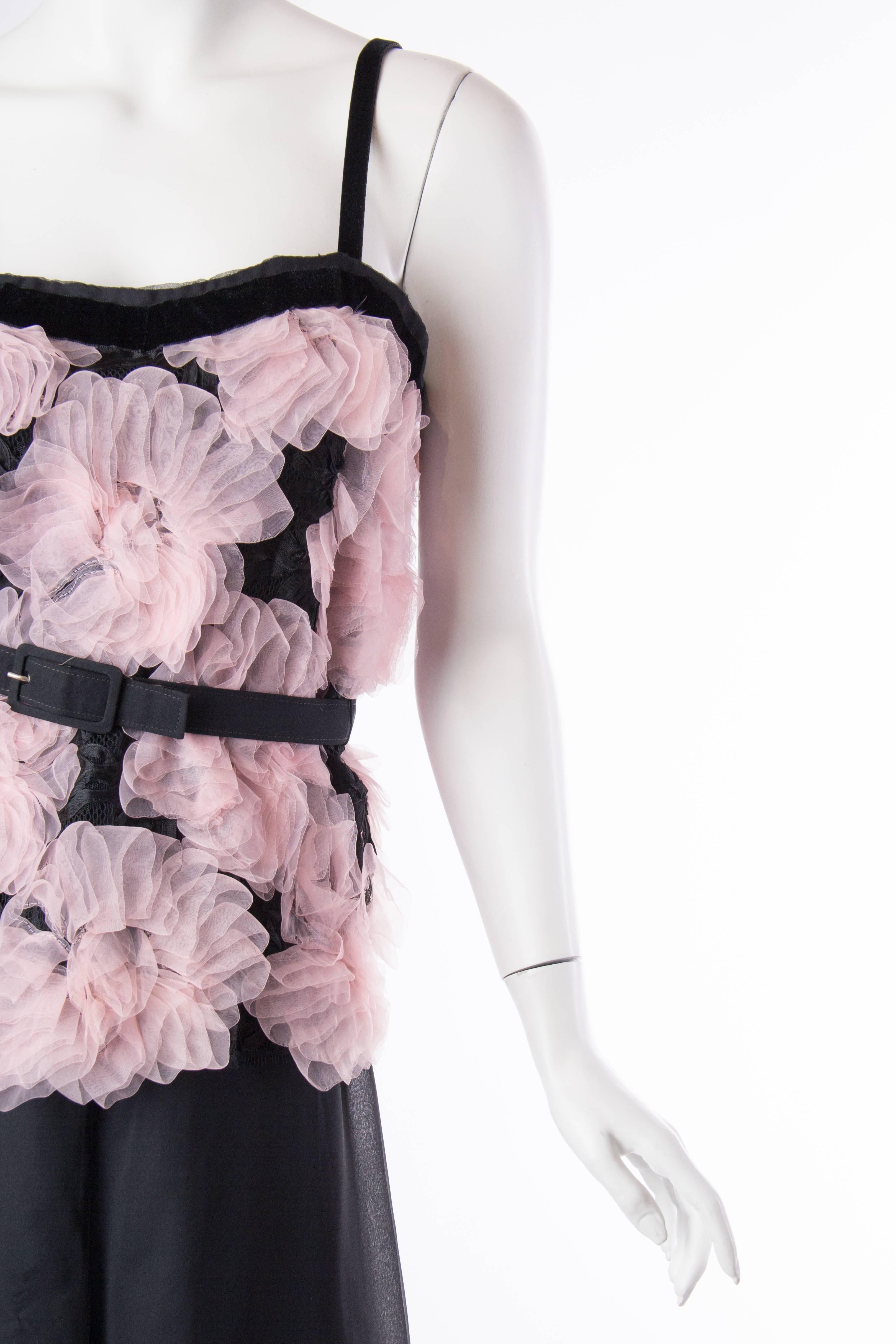 MORPHEW COLLECTION Schwarzes & rosafarbenes Chiffon-Kleid von Chanel inspiriert mit 1980er Ri im Angebot 1