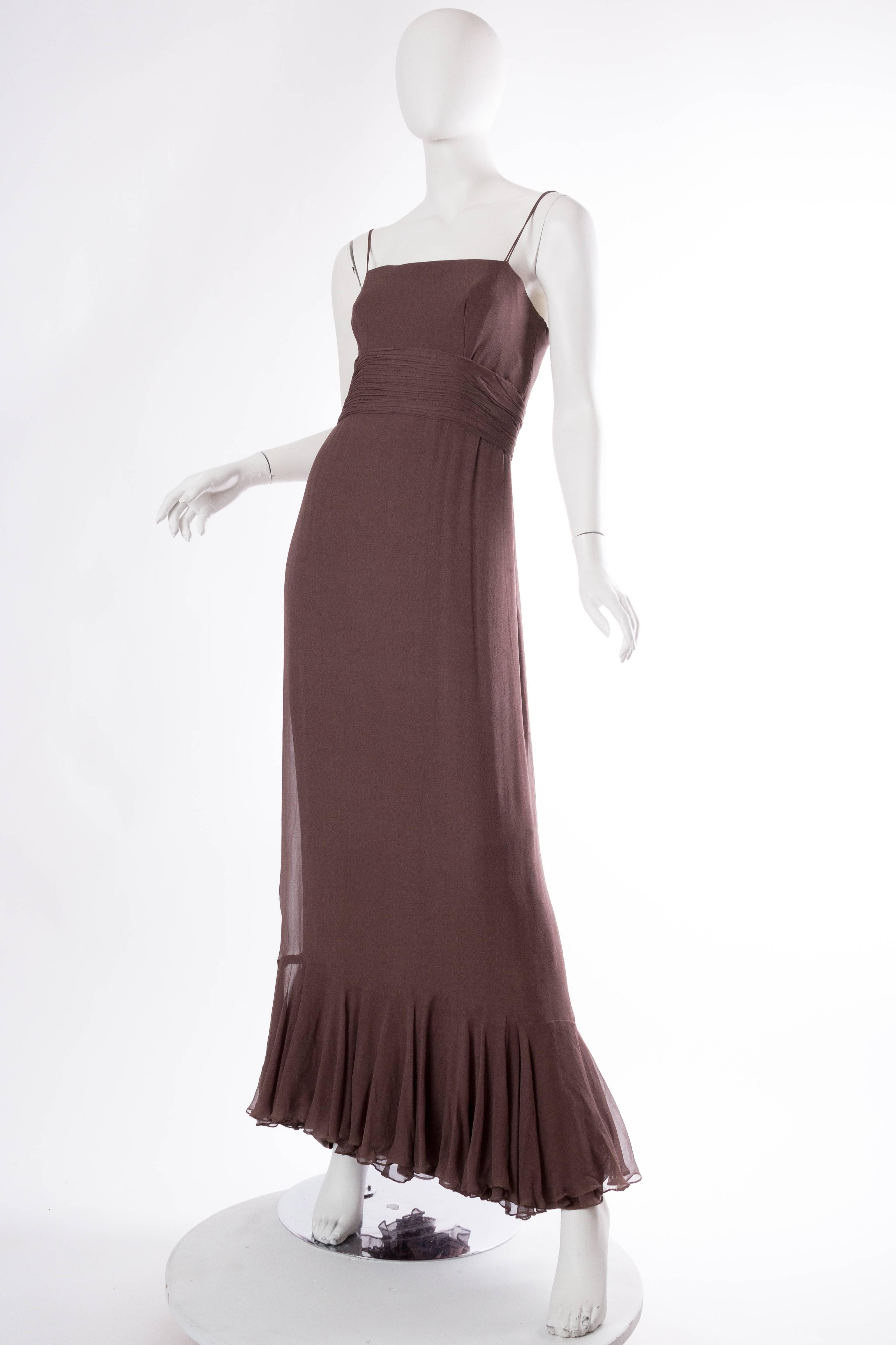 1970S MALCOLM STARR Vestido con volantes boho de gasa de seda marrón chocolate en venta 1