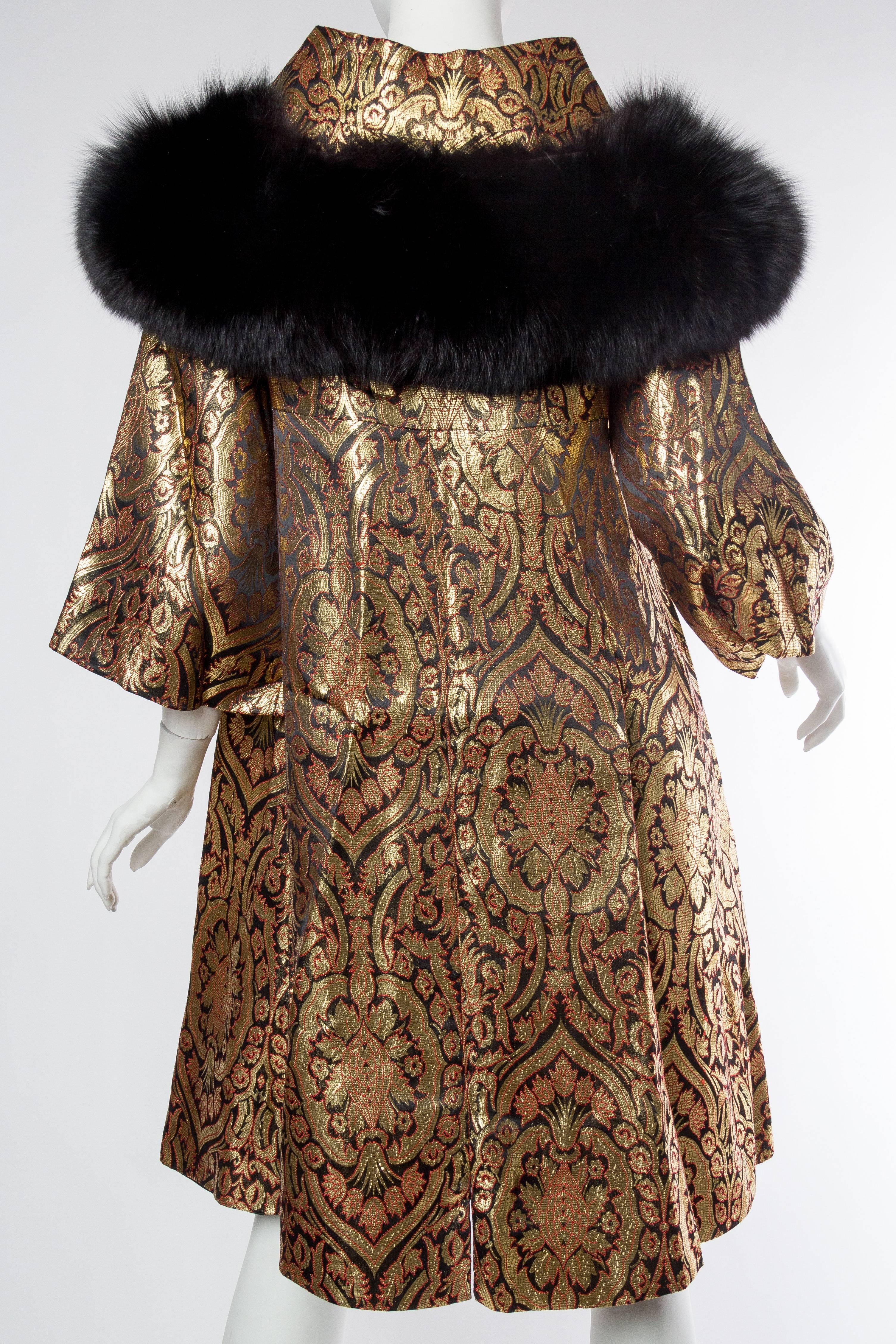 1960S  Black, Red & Gold Rayon Lurex Damask A-Line Opera Coat With Black Fox Fu In Excellent Condition In New York, NY