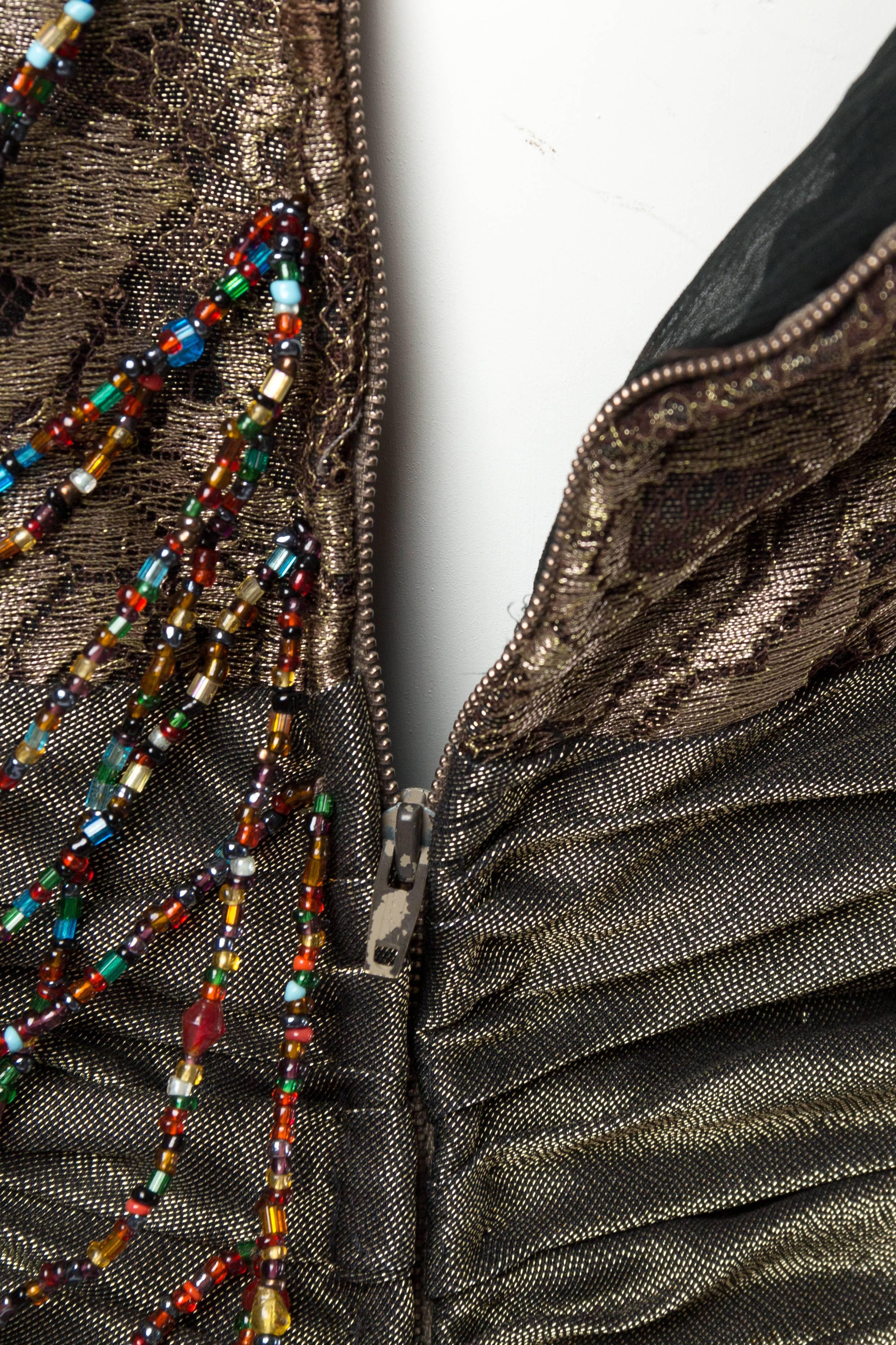 COLLECTION MORPHEW Robe haute couture à perles et fente haute, fabriquée à partir d'un tissu ancien en vente 4