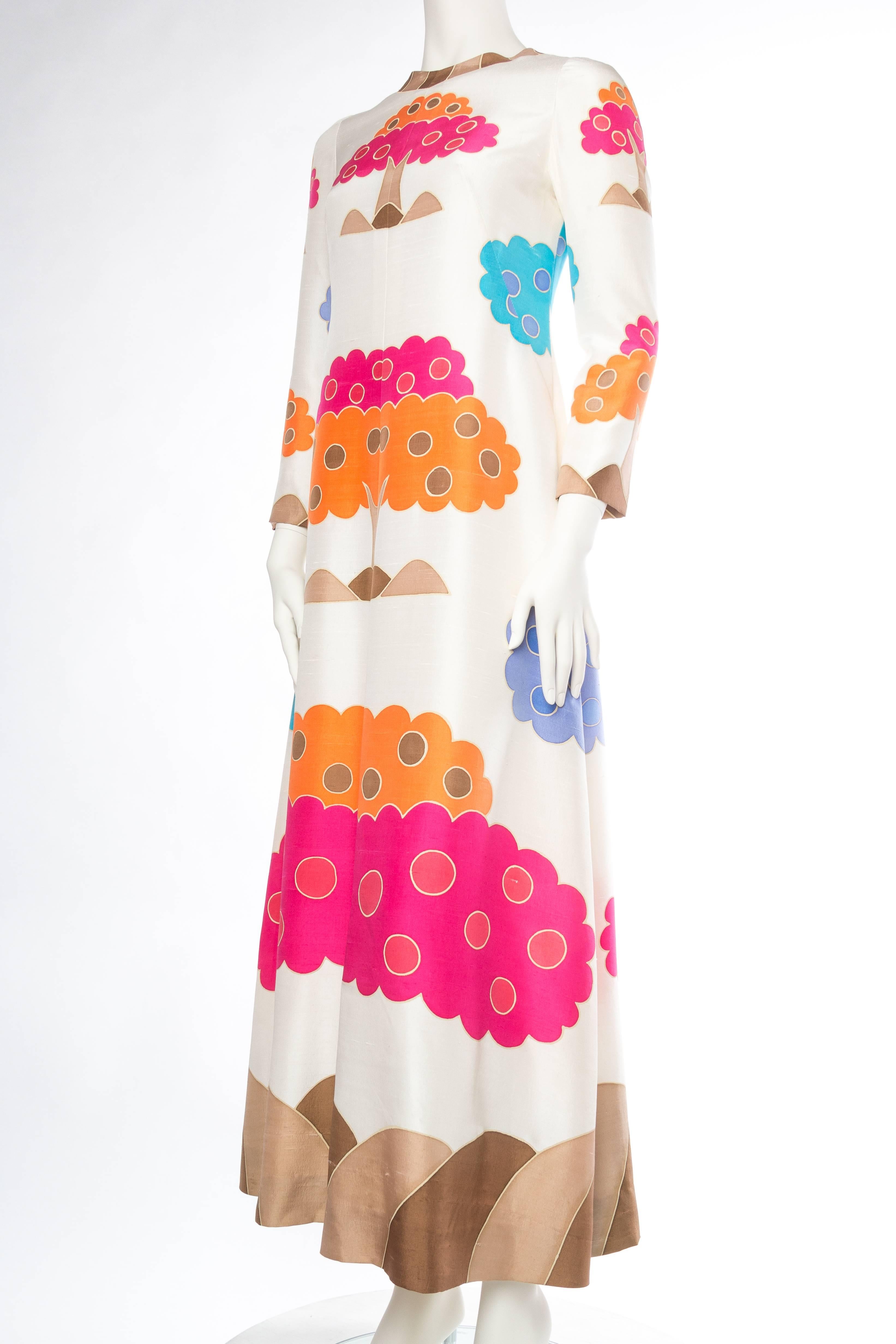 Very Fine Hand-painted and Finished Silk Dress from the late 1960s In Excellent Condition In New York, NY