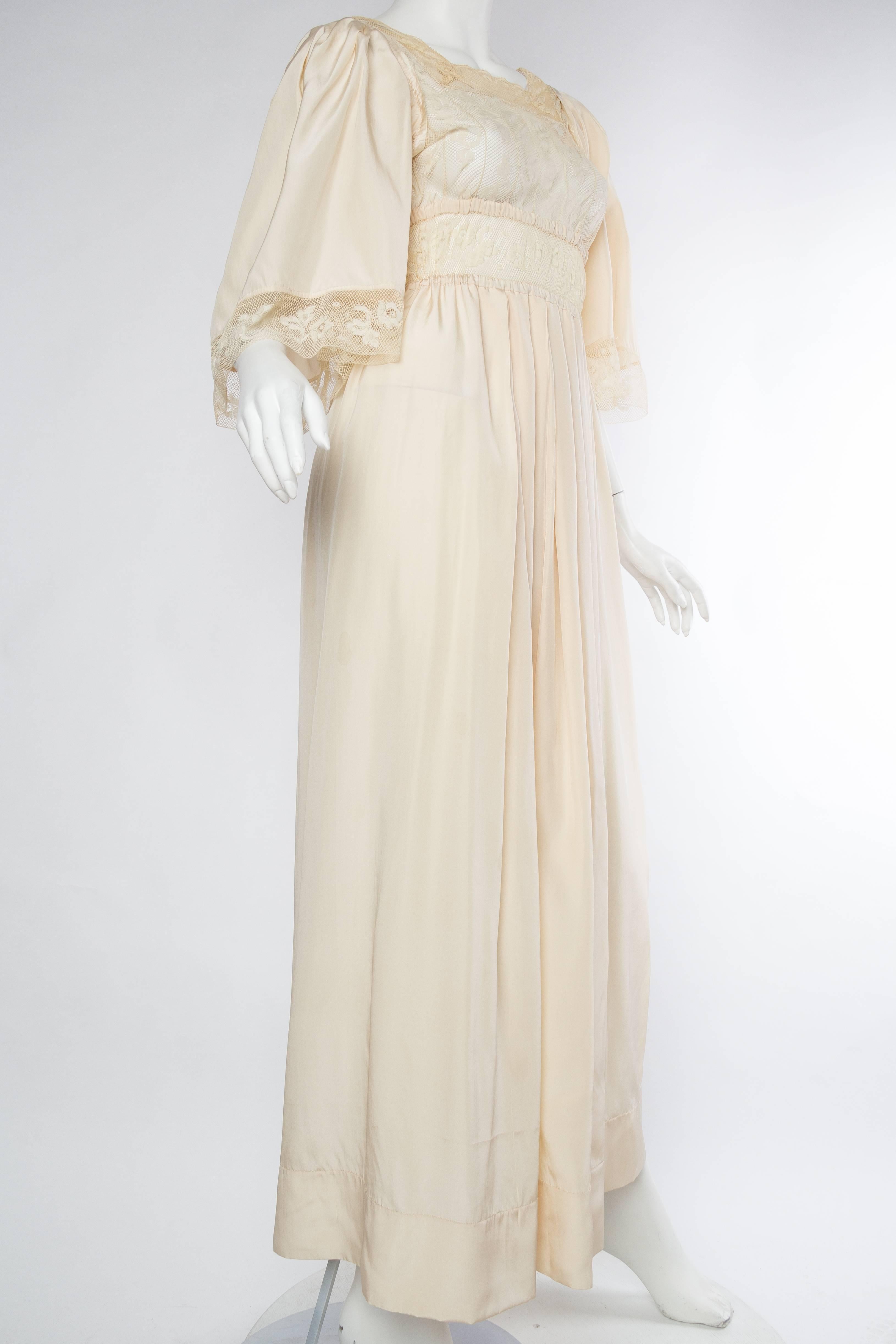 Edwardian Silk and Lace Negligee Dress In Excellent Condition In New York, NY