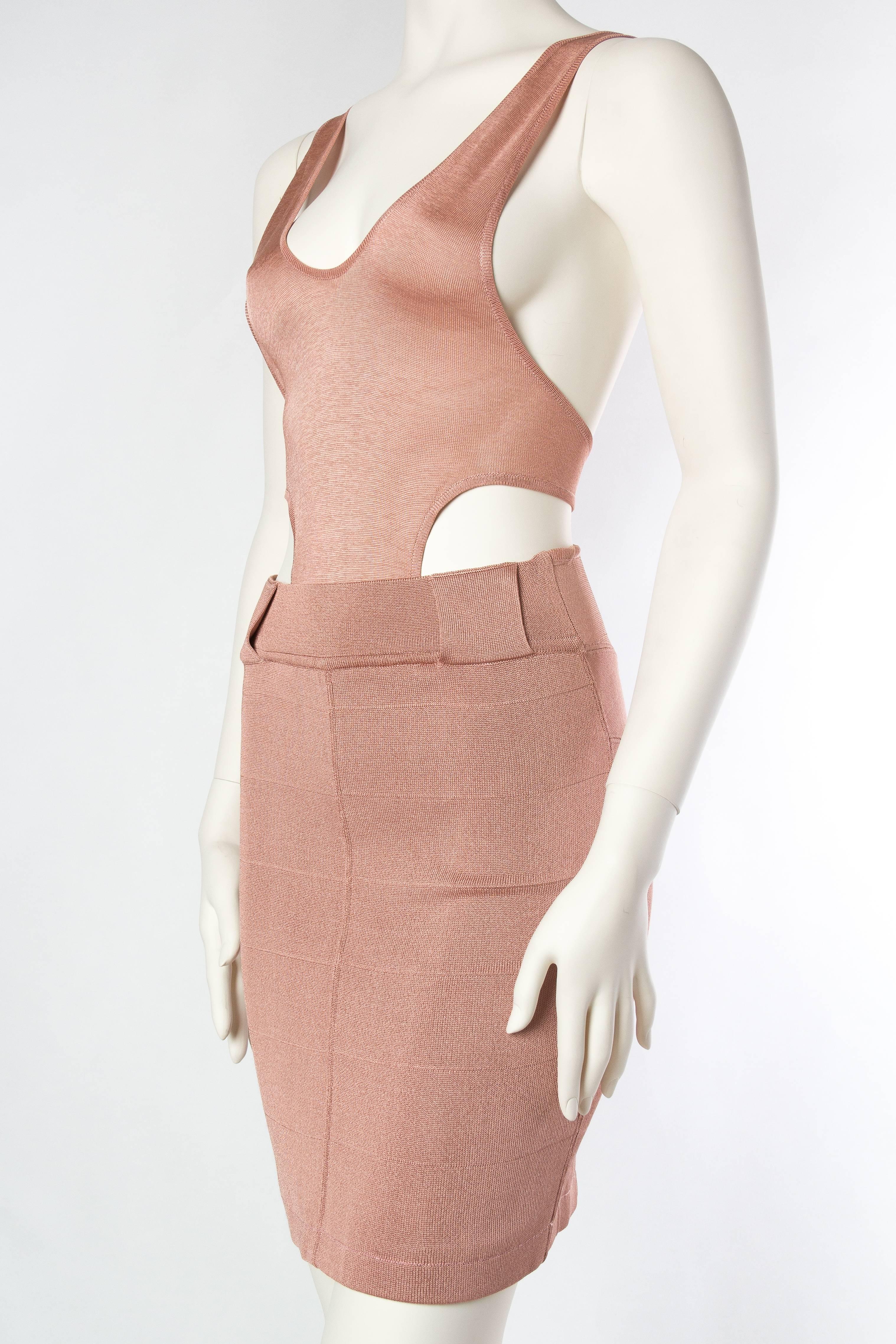 1990 ALAIA Blush Pink Rayon Jersey Bodycon Cocktail Dress With Cut Out Racer Ba In Excellent Condition For Sale In New York, NY