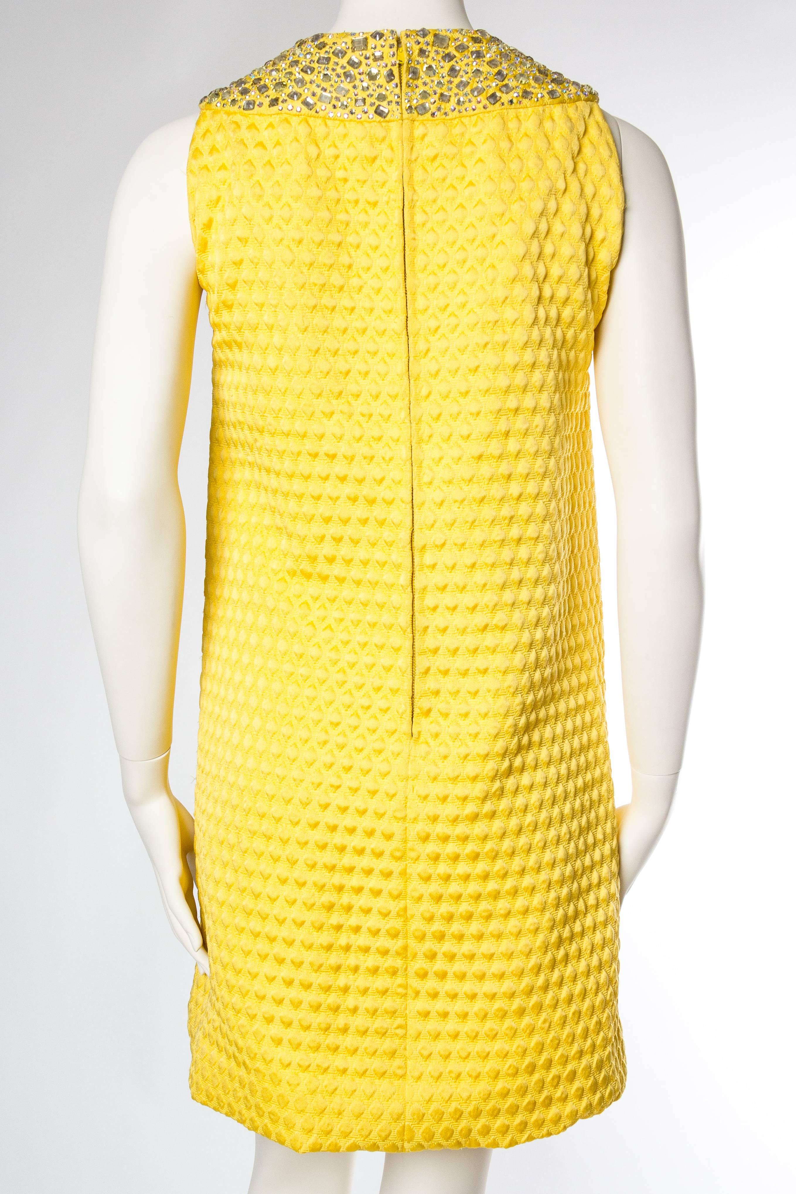 1960 OSCAR DE LA RENTA Yellow Geometric Rayon Blend Matelassé Cocktail Dress Wi 1