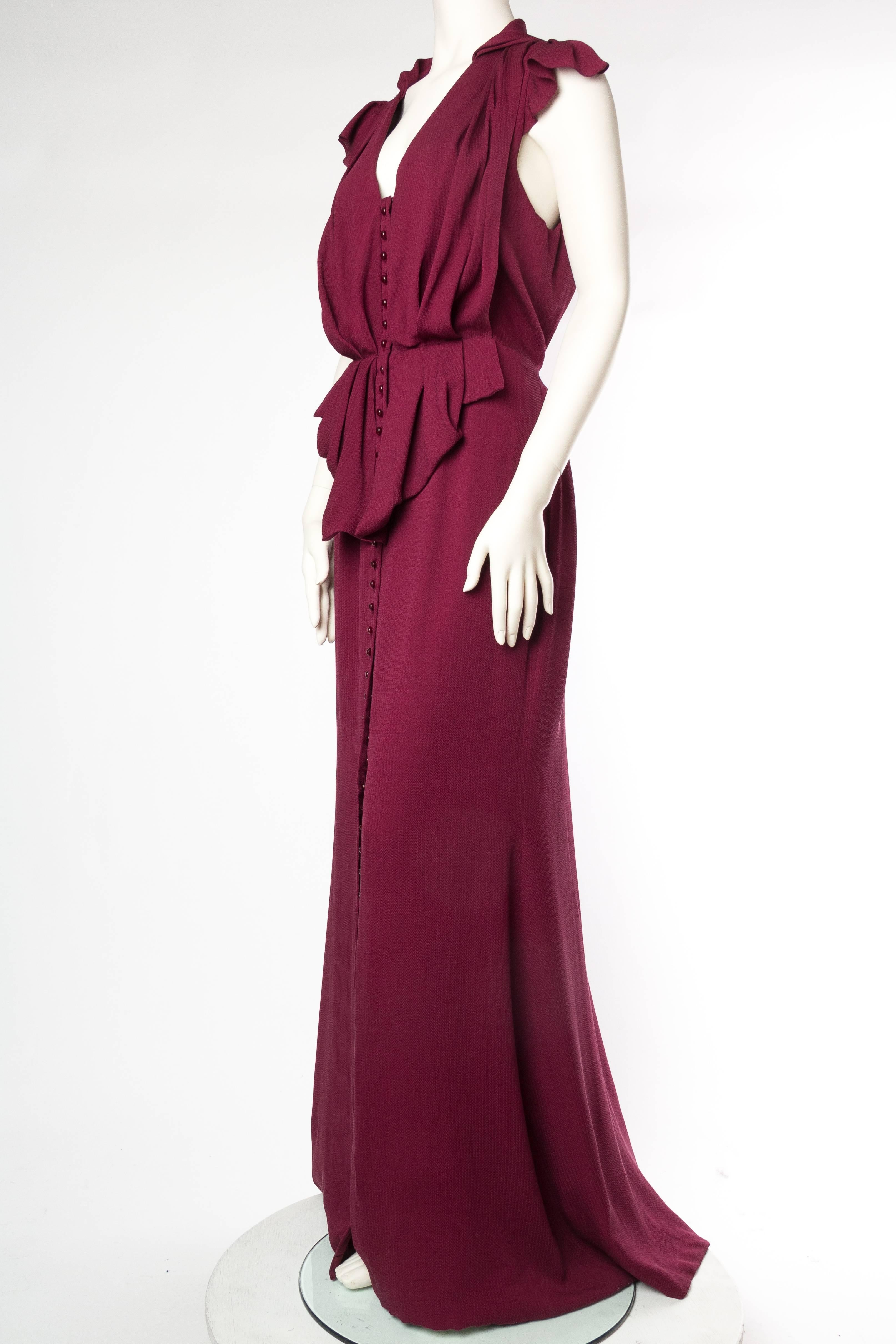 2000S CAROLINA HERRERA Cranberry Red Silk Jacquard Button Front & Trained Gown  In Excellent Condition For Sale In New York, NY