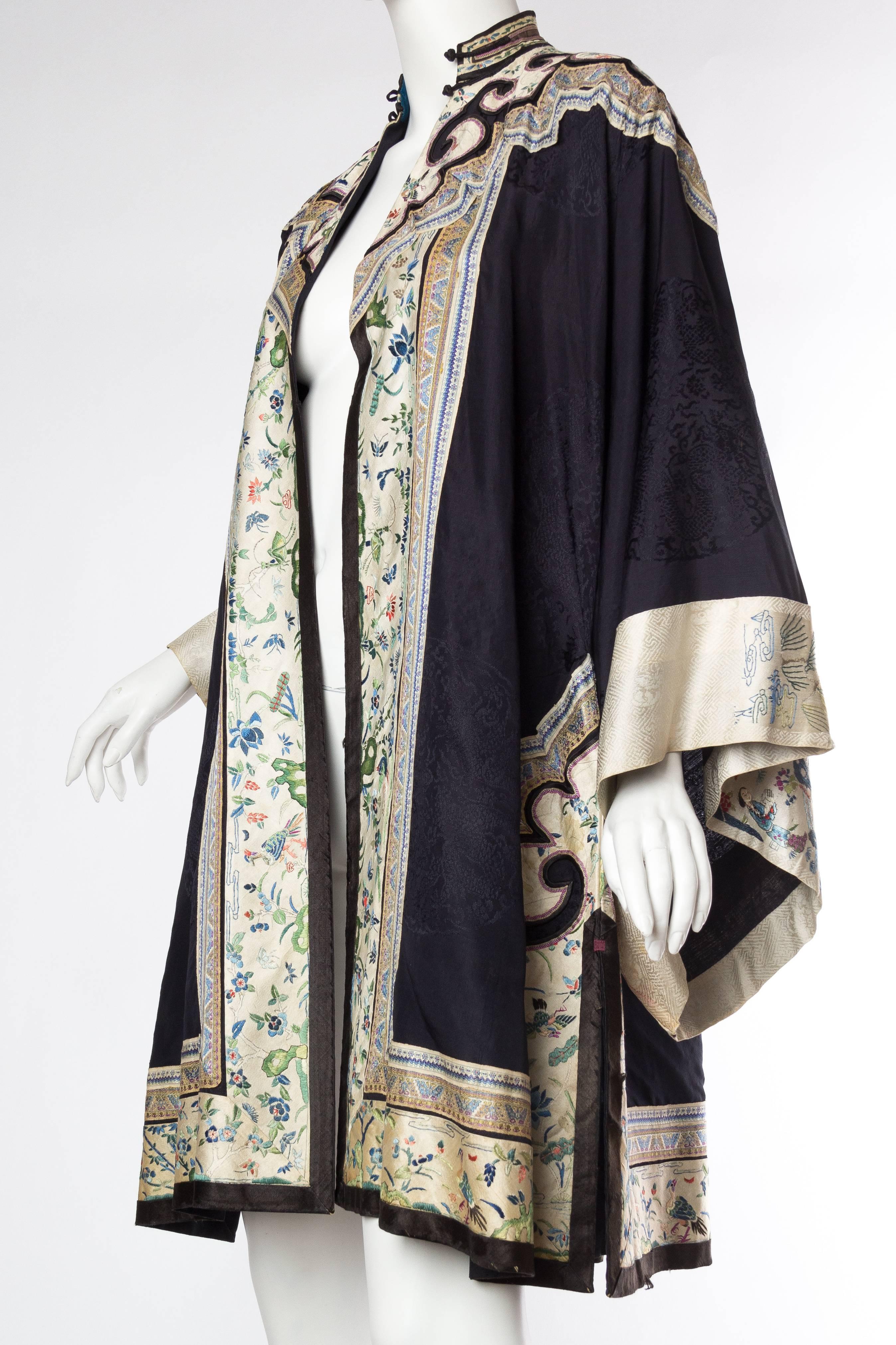 Victorian 1890'S Antique Chinese Embroidered Coat In Excellent Condition For Sale In New York, NY