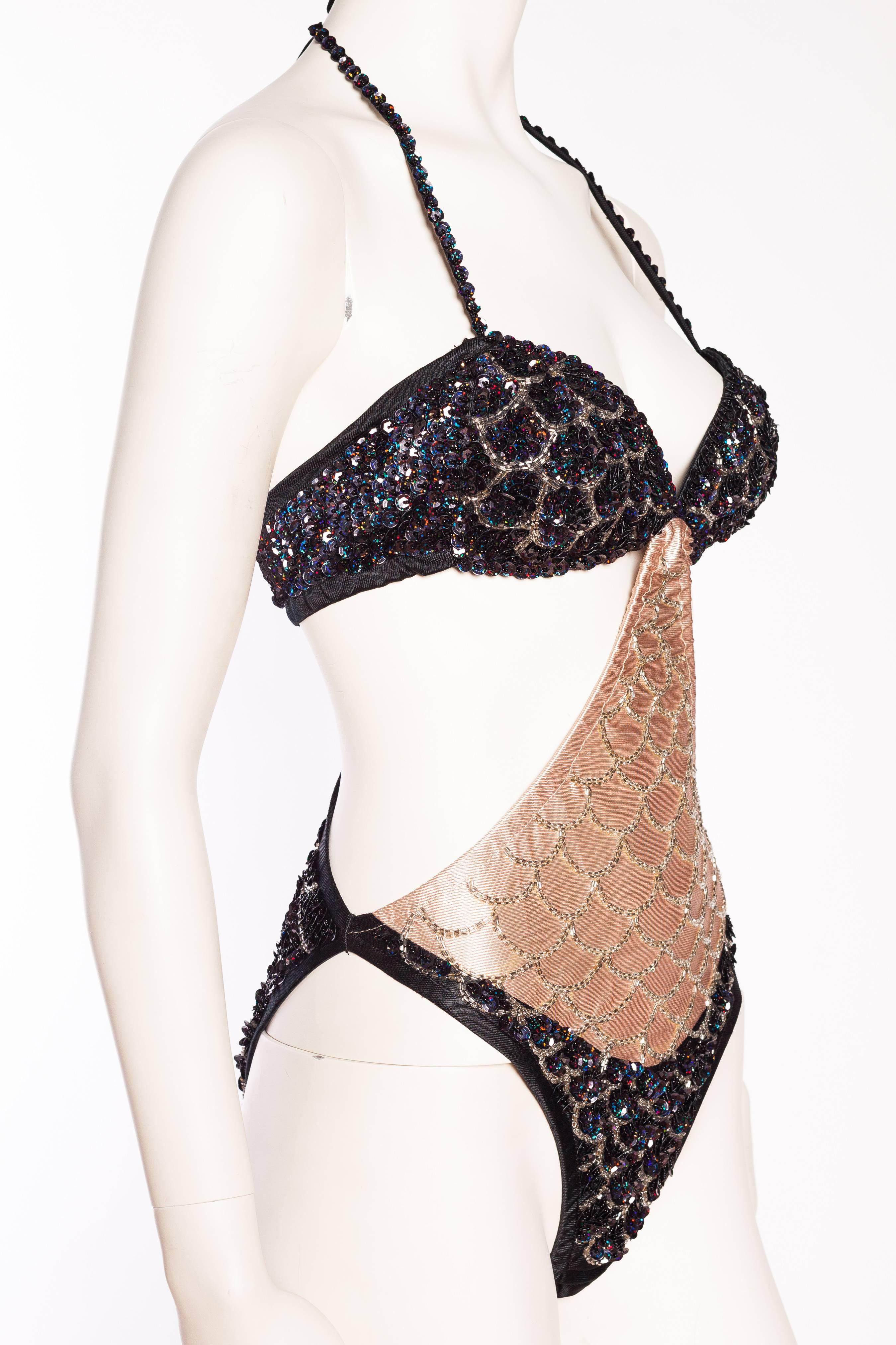 1970er Jahre Schwarzer handbestickter Burlesque Showgirl Festival Leotard Bodysuit (Beige) im Angebot