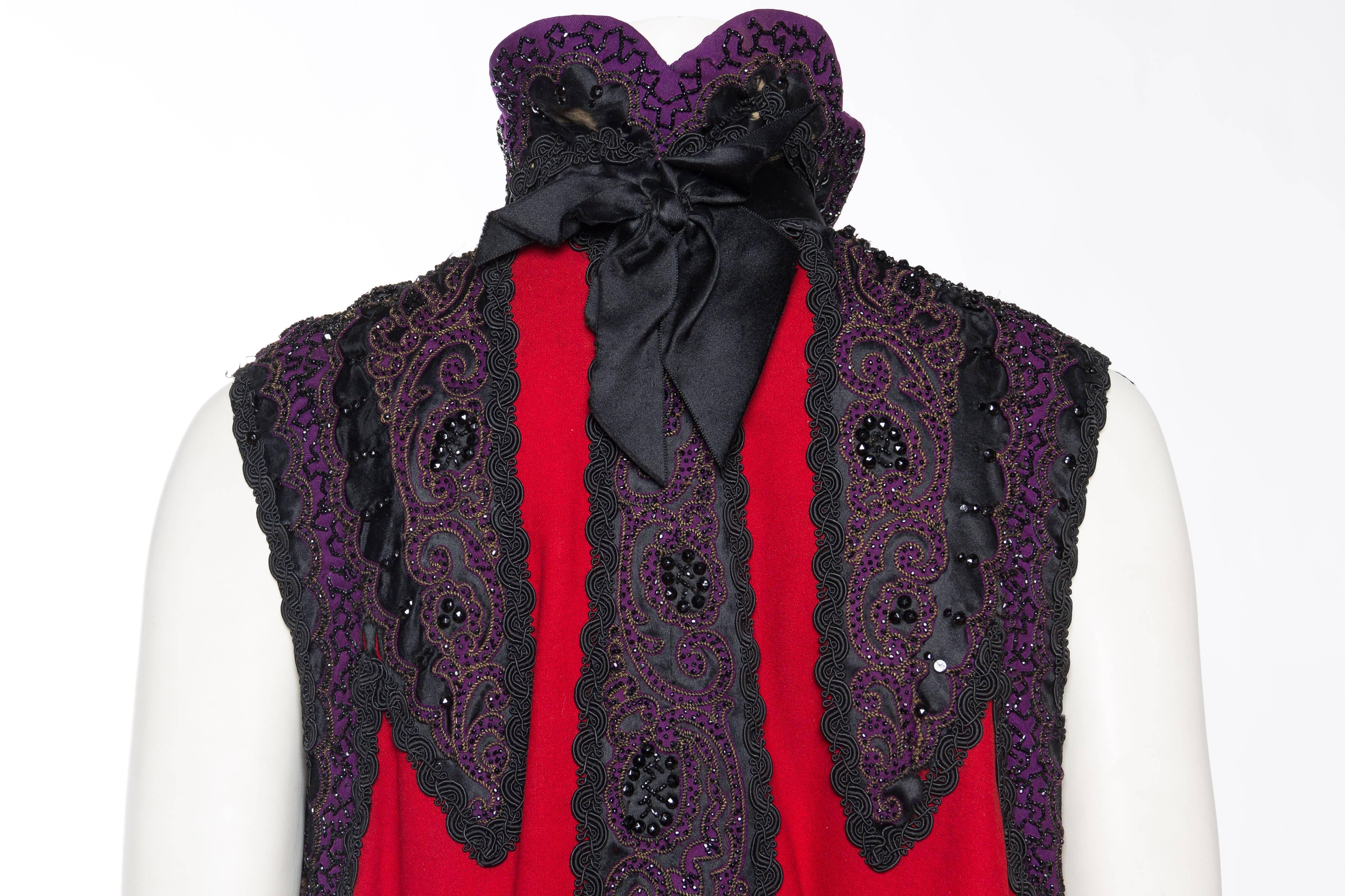 MORPHEW COLLECTION Rote und schwarze Seidenwolleweste mit viktorianischem Stoff, Perlenstickerei im Angebot 3