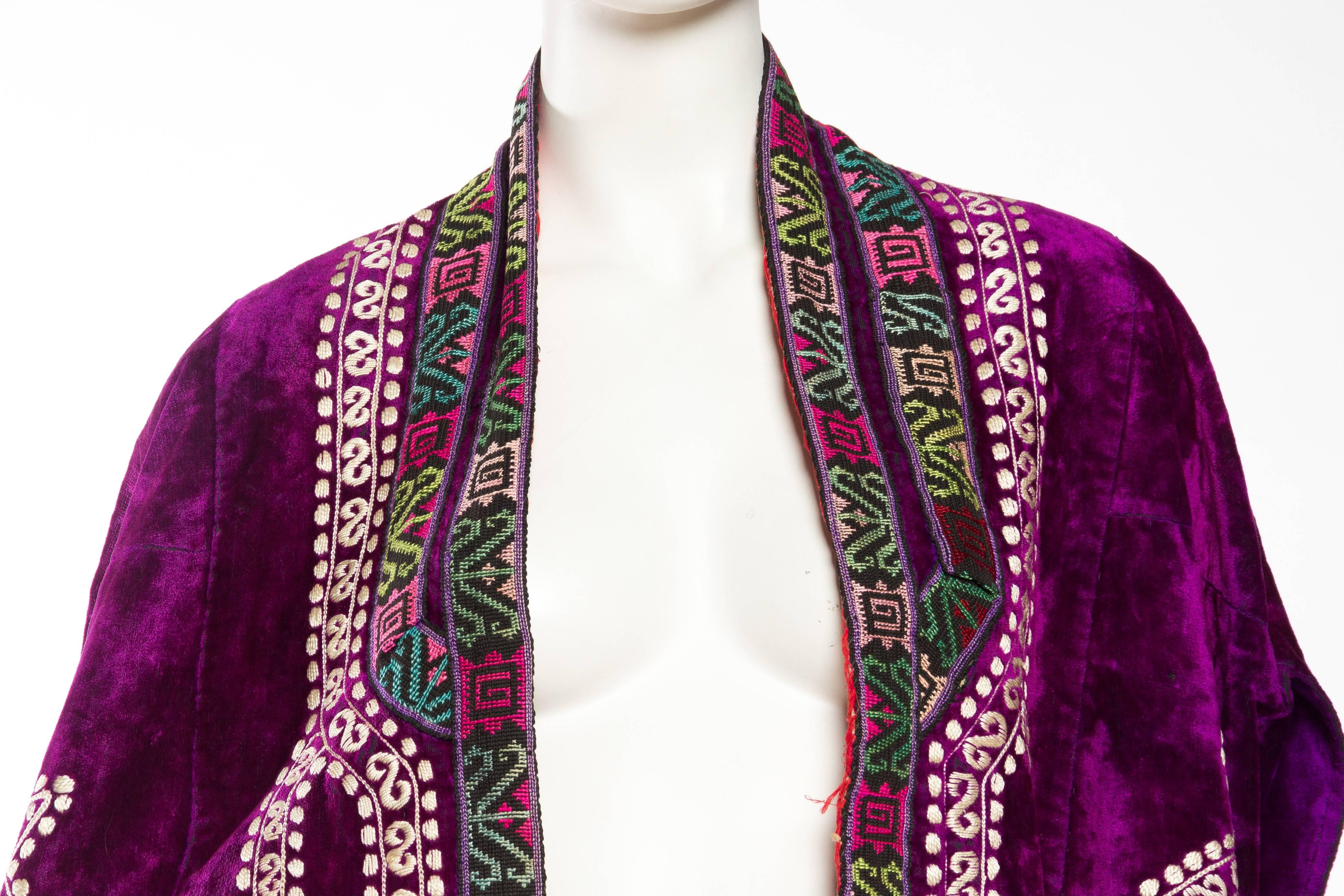 1970S Purple Velvet Antique Ethnic Embroidered Cape With Ikat Trim For Sale 1