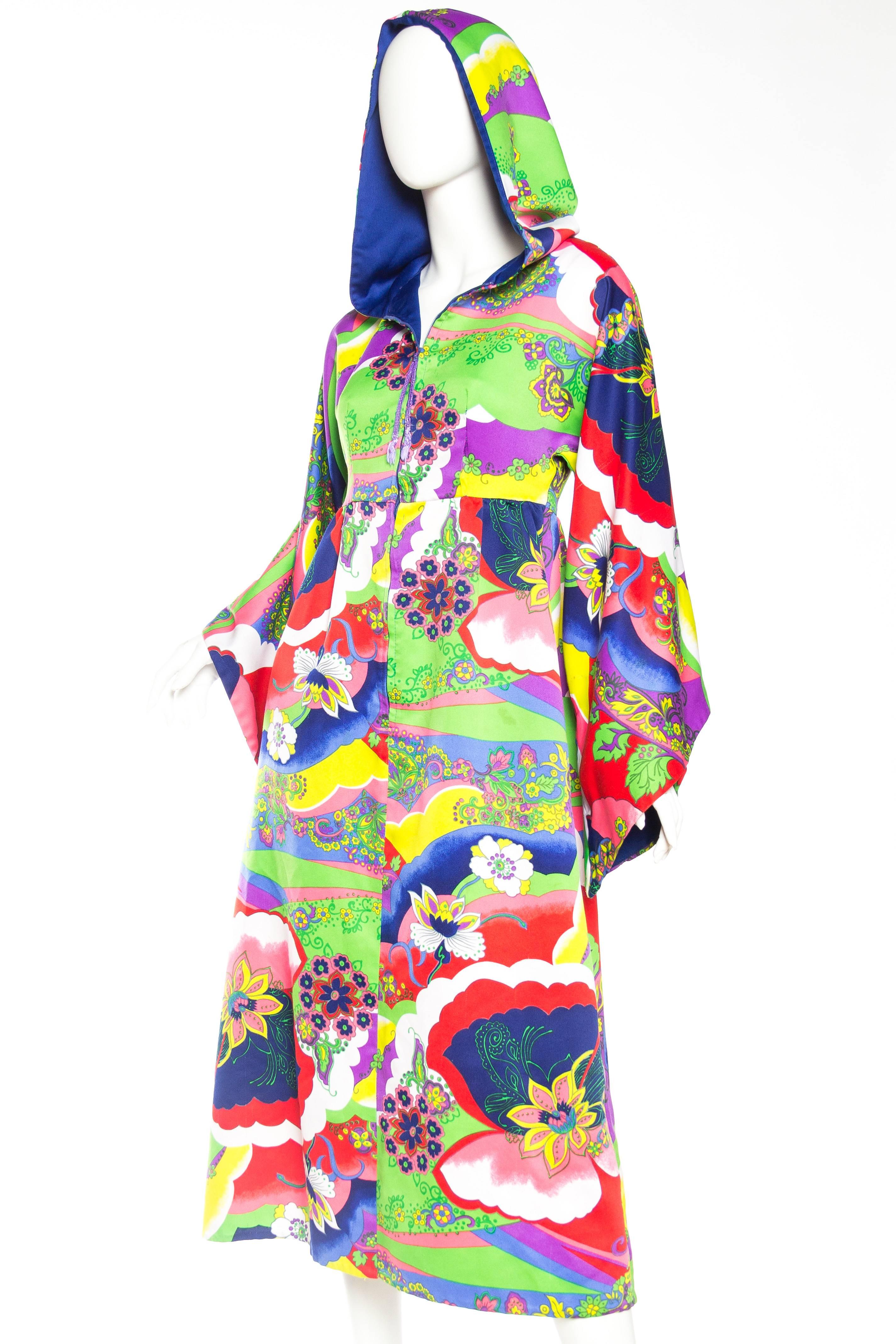1970S Multicolor Psychedelic Polyester Empire Waist Bell Sleeve Hooded Dress Wi In Excellent Condition In New York, NY
