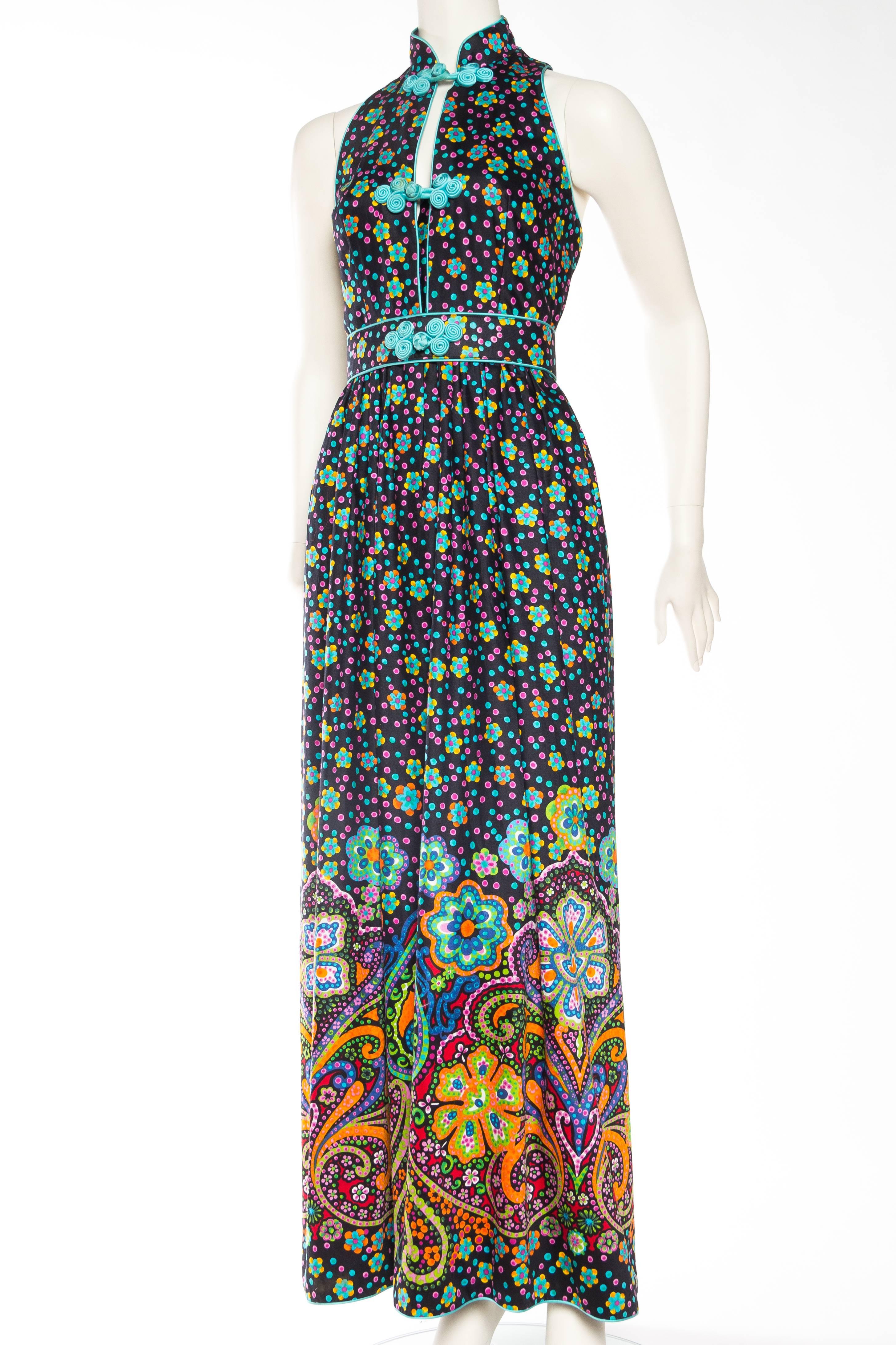 Rare Large Size 8 Early 1970s Oscar De la Renta Cotton Floral Dress Backless with Asian Details. Dress is clipped to fit mannequin but will fit a contemporary large size. 