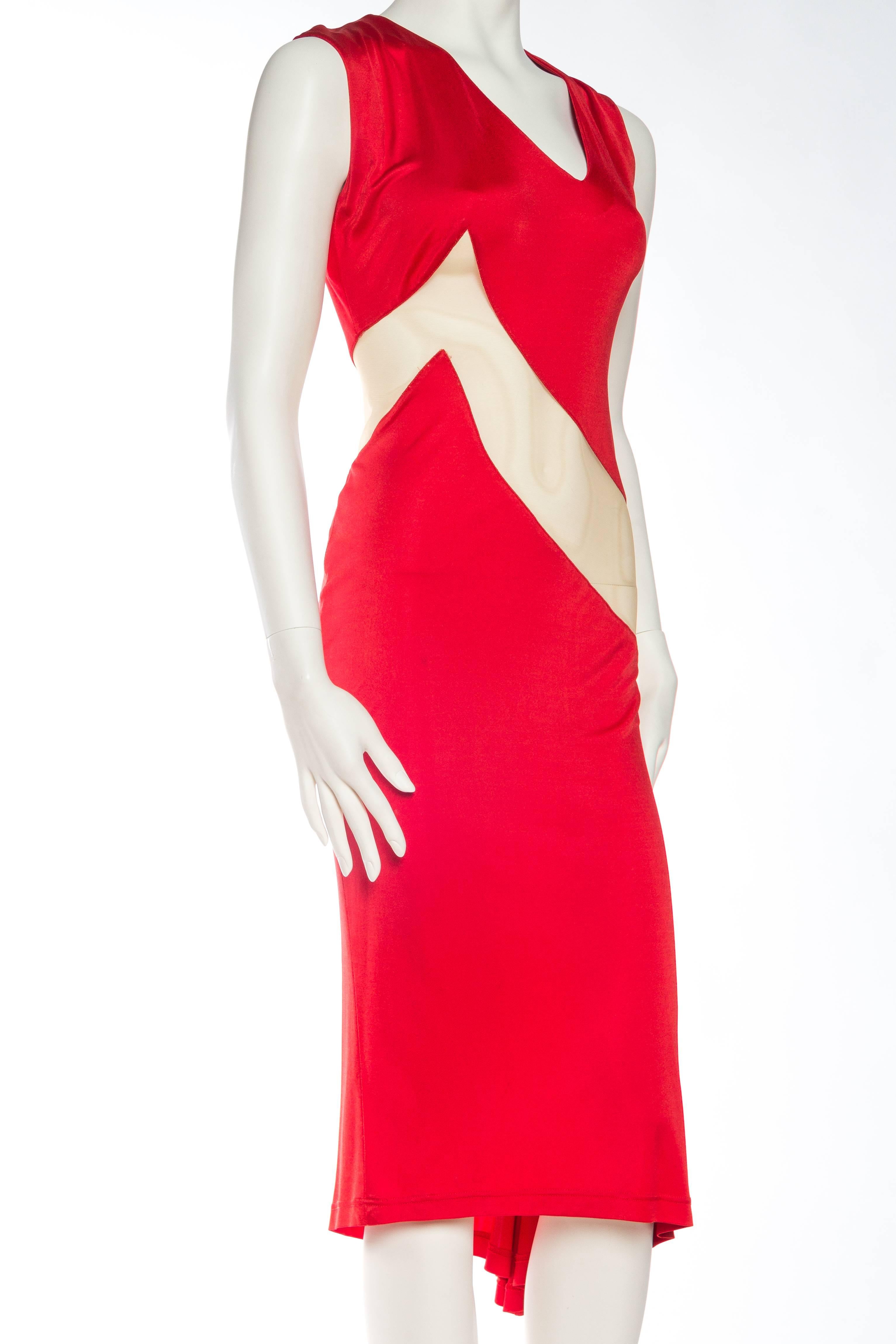 1990S ALEXANDER McQueen - Vestito a pannelli illusori in jersey acetato rosso sangue nudo Fr In condizioni buone in vendita a New York, NY