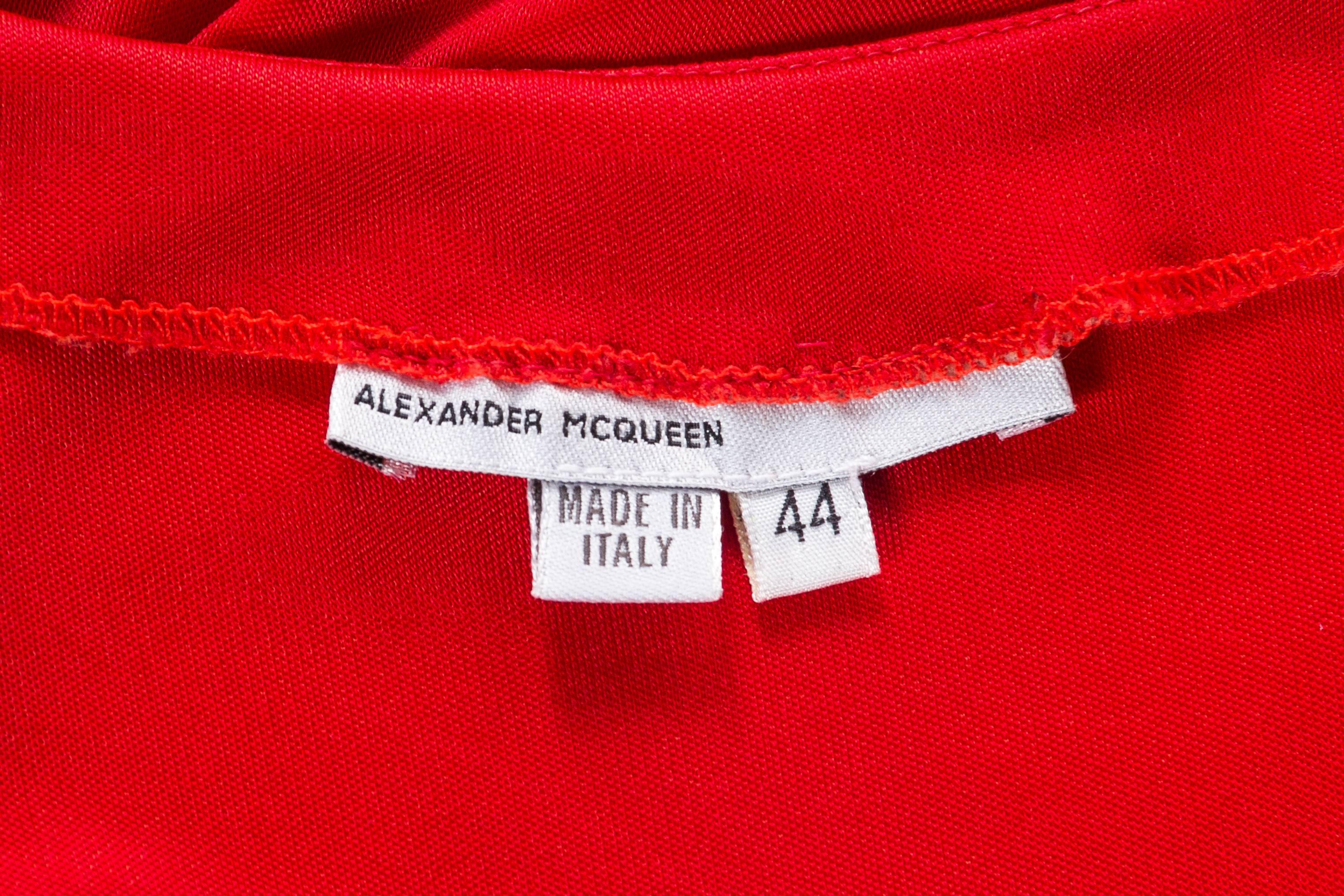 1990er Jahre ALEXANDER MCQUEEN Blutrotes Acetat Jersey Nudefarbenes Illusion Paneled Kleid Fr im Angebot 6