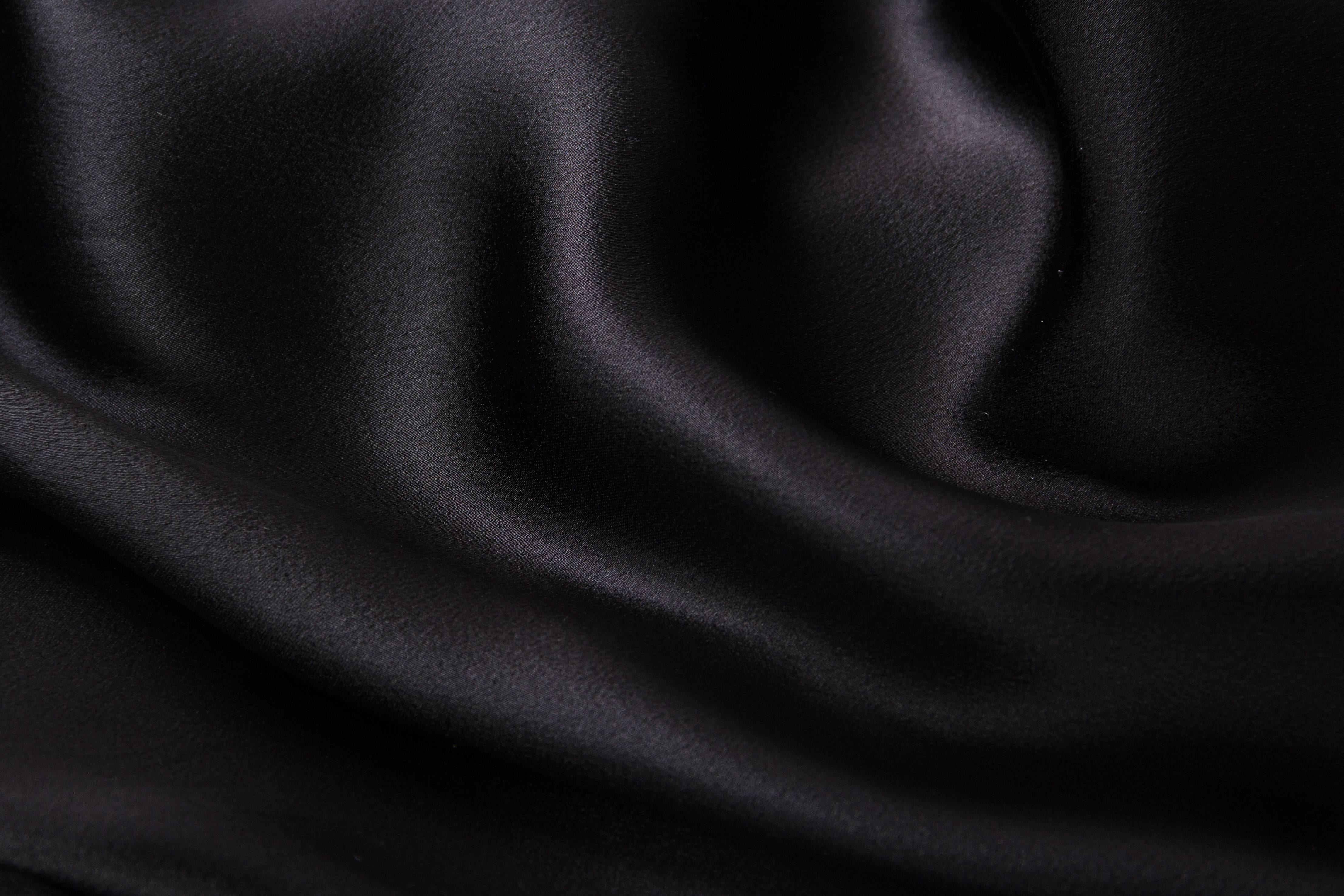 1990S CARMEN MARC VALVO Black Silk Crepe Back Satin Slinky Perfection In A Bias For Sale 4
