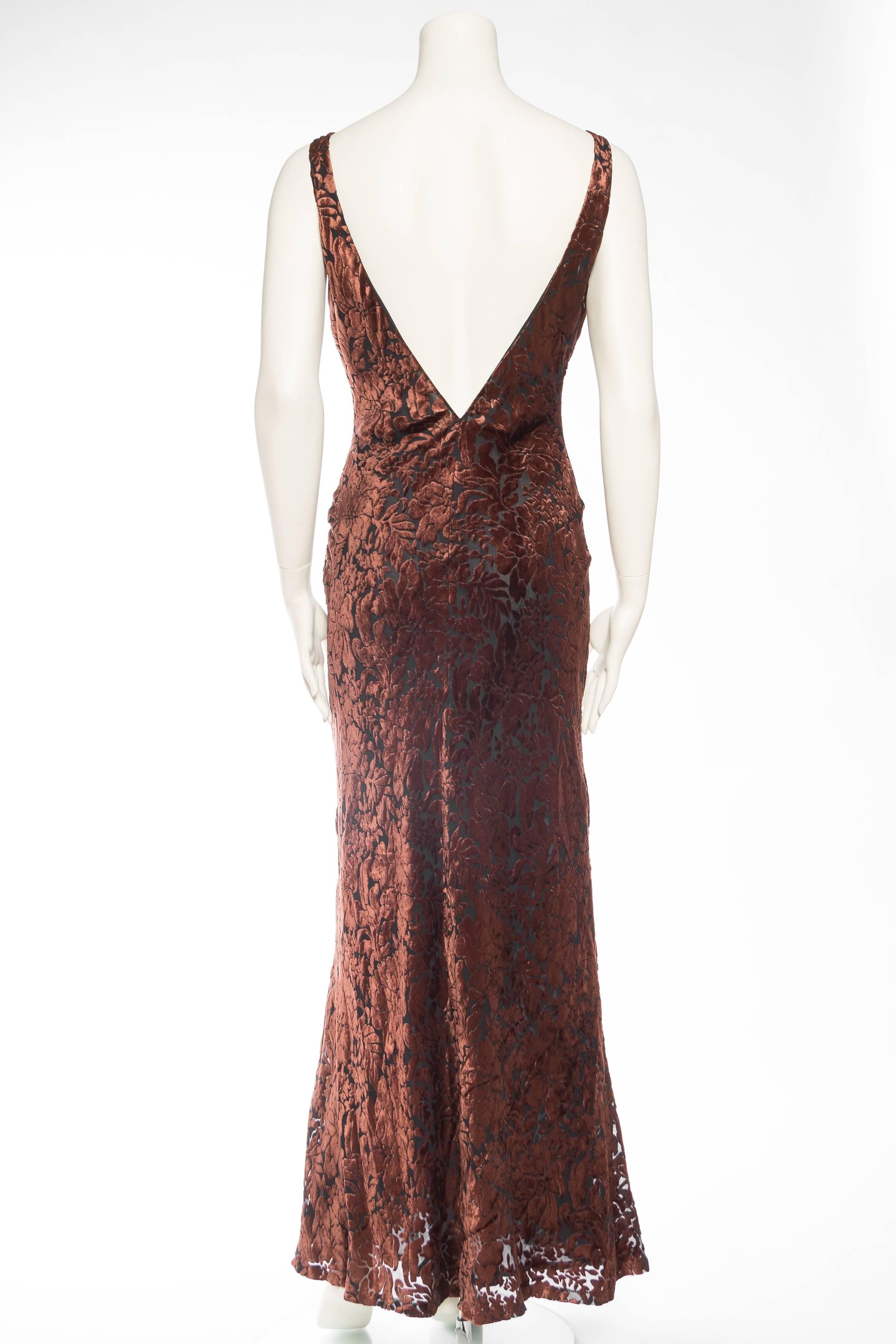 De las mujeres 1990S CARMEN MARC VALVO Espalda de terciopelo quemado de seda de rayón marrón chocolate y negro en venta