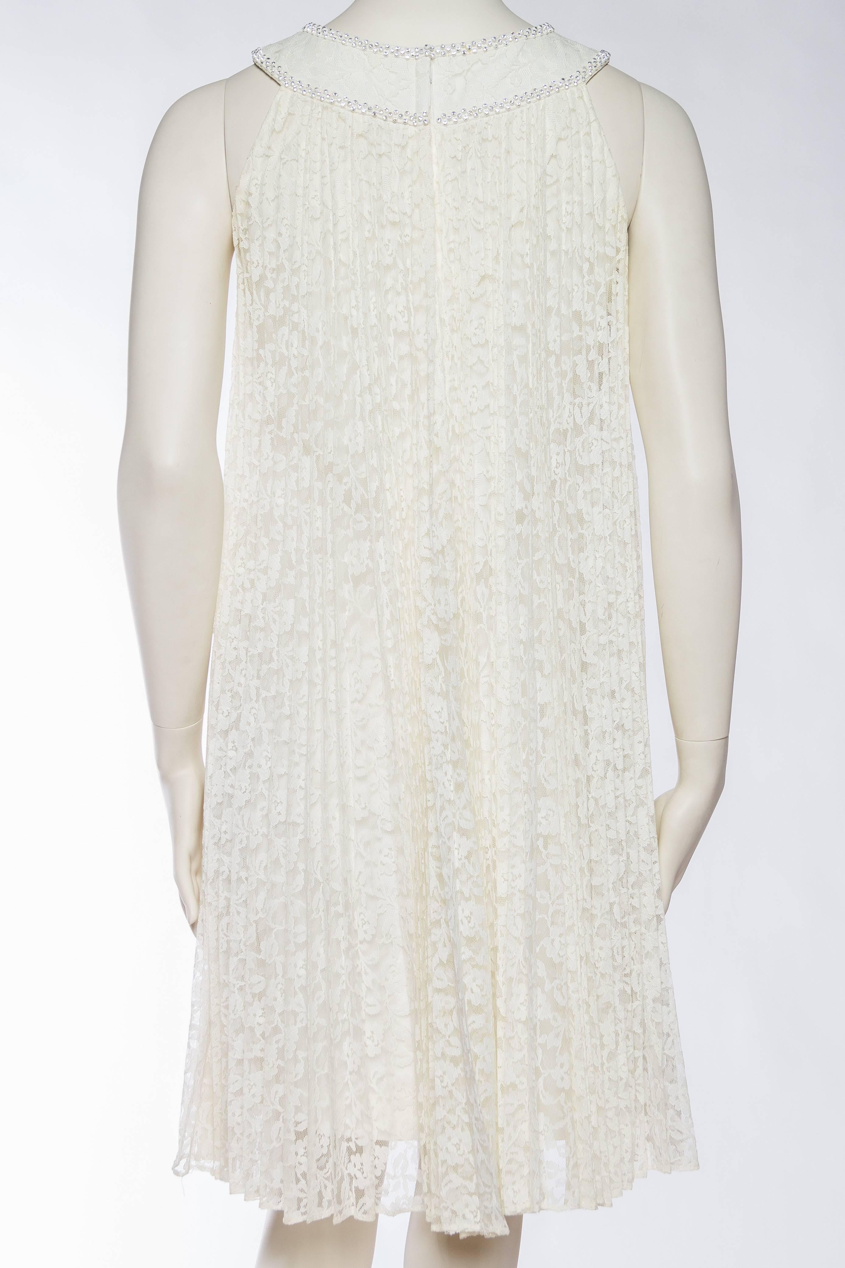 1960S White Pleated Rayon & Nylon Lace Mod Cocktail Dress With Crystal Neckline In Excellent Condition For Sale In New York, NY