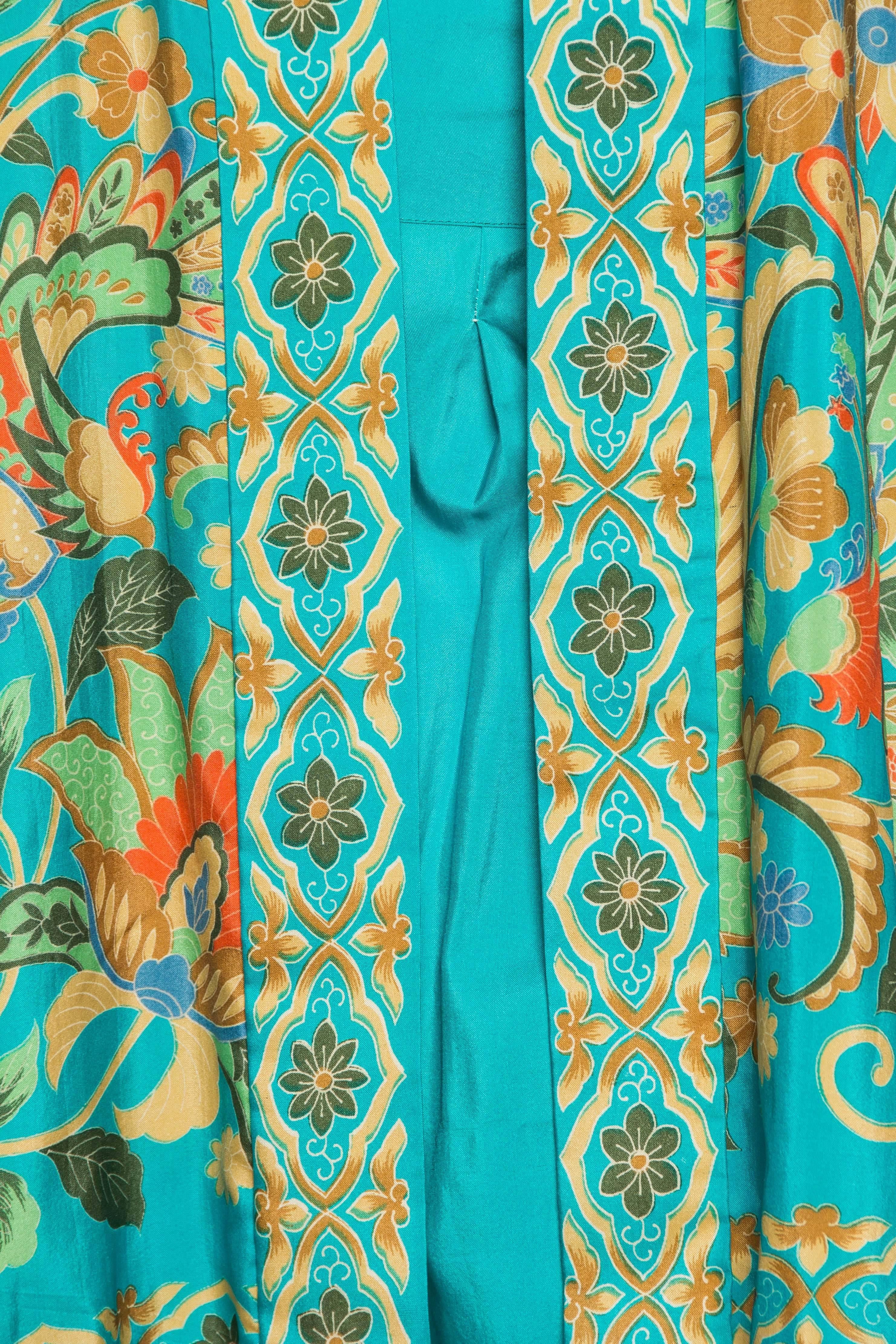 Beautiful 1960s Chinese Silk Pjamas and Kimono 5