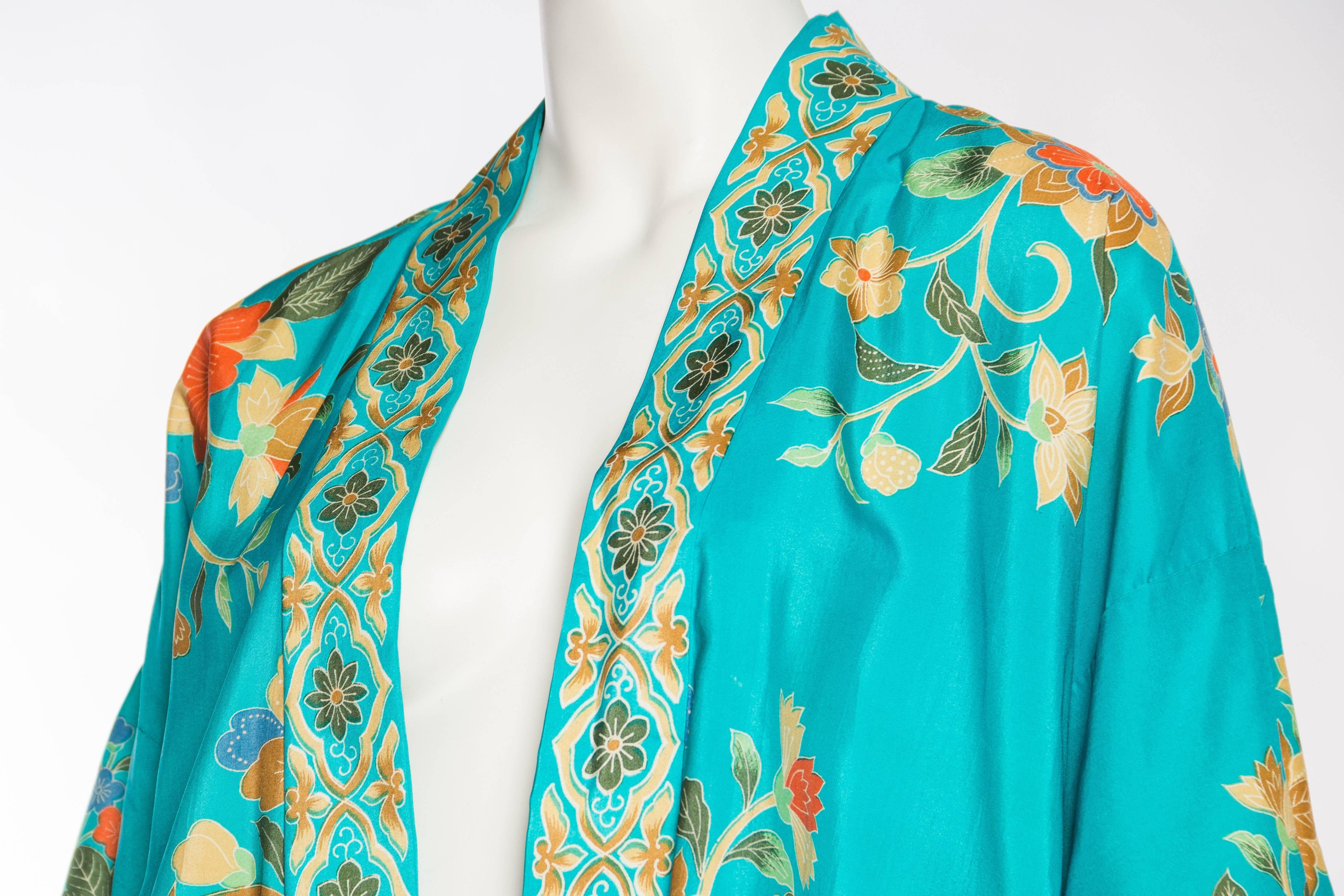 Beautiful 1960s Chinese Silk Pjamas and Kimono 2