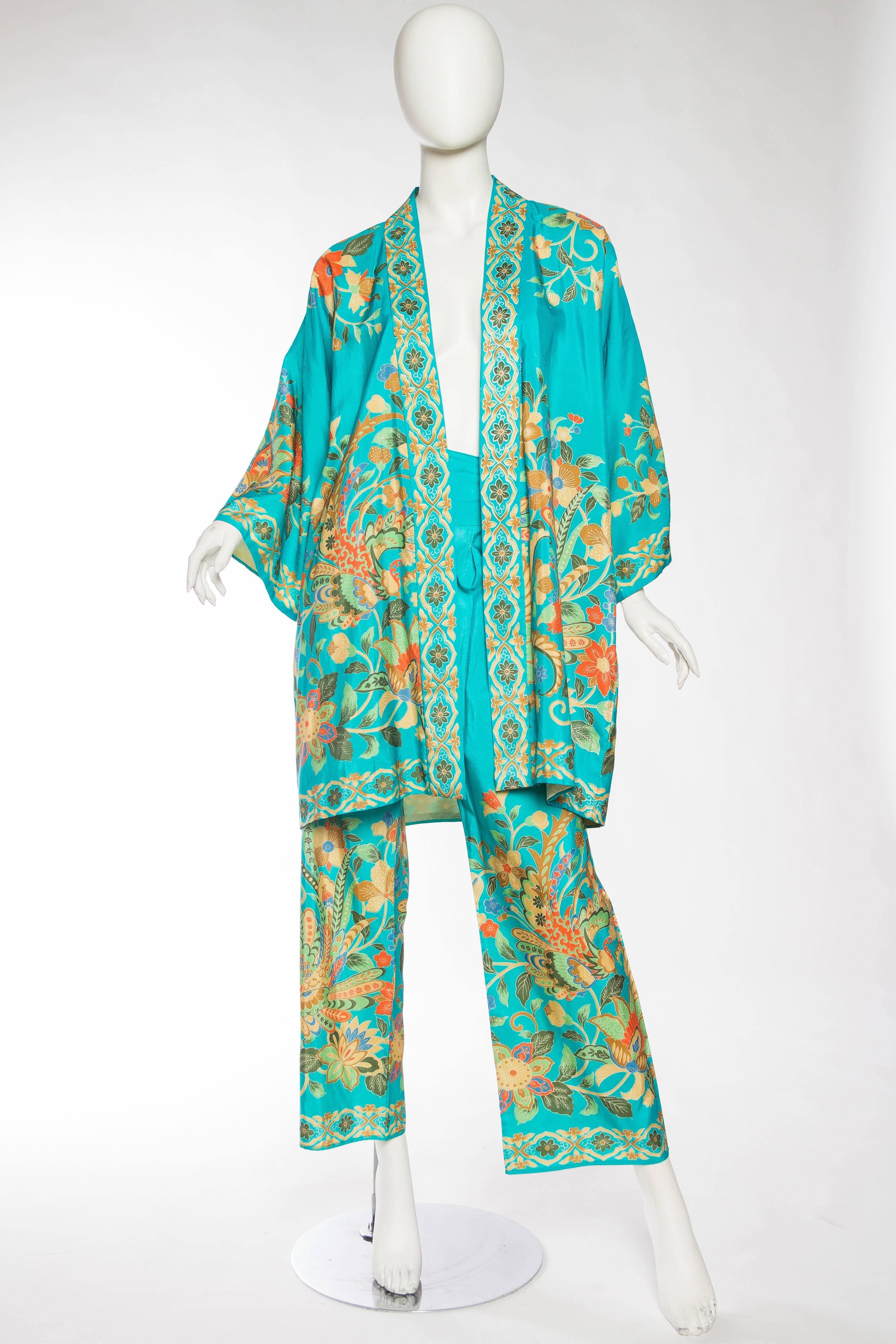 We just love this set and it's glorious colours. This many colours, and of this vibrancy, could only have been hand printed, a wonderful reason to buy vintage over new.  The silk is in very good clean condition and the pants have elastic in the back