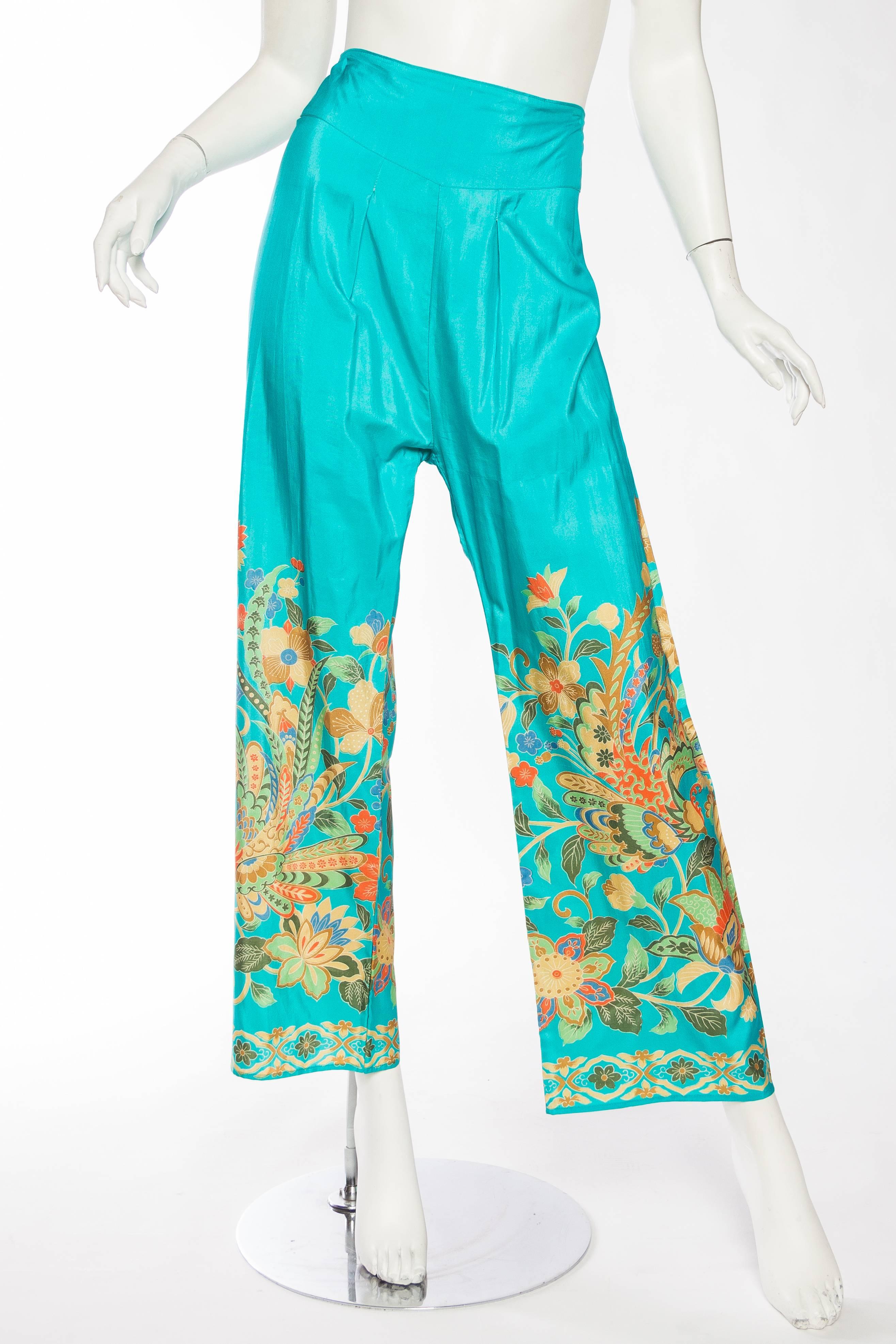 Beautiful 1960s Chinese Silk Pjamas and Kimono 4