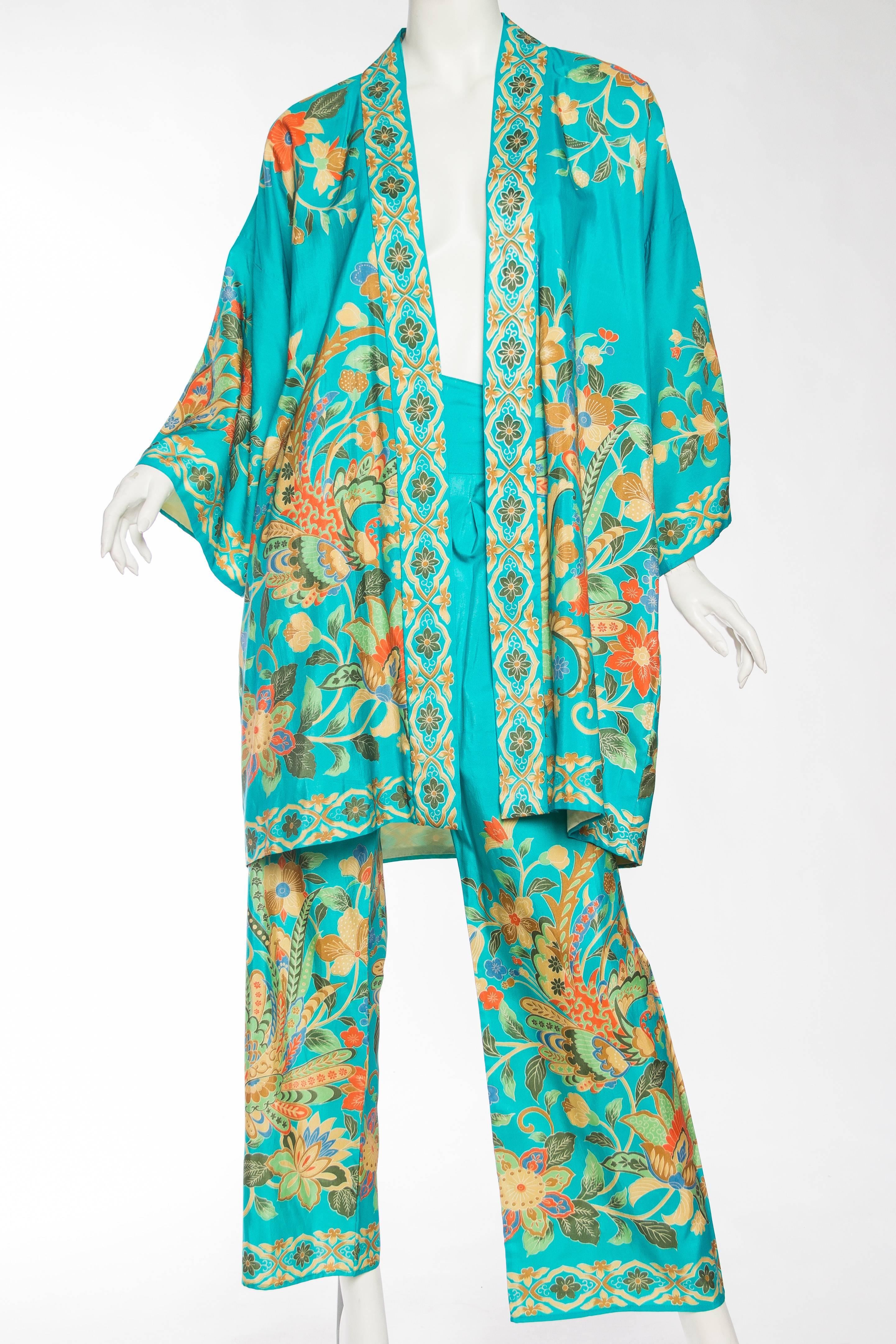 Blue Beautiful 1960s Chinese Silk Pjamas and Kimono