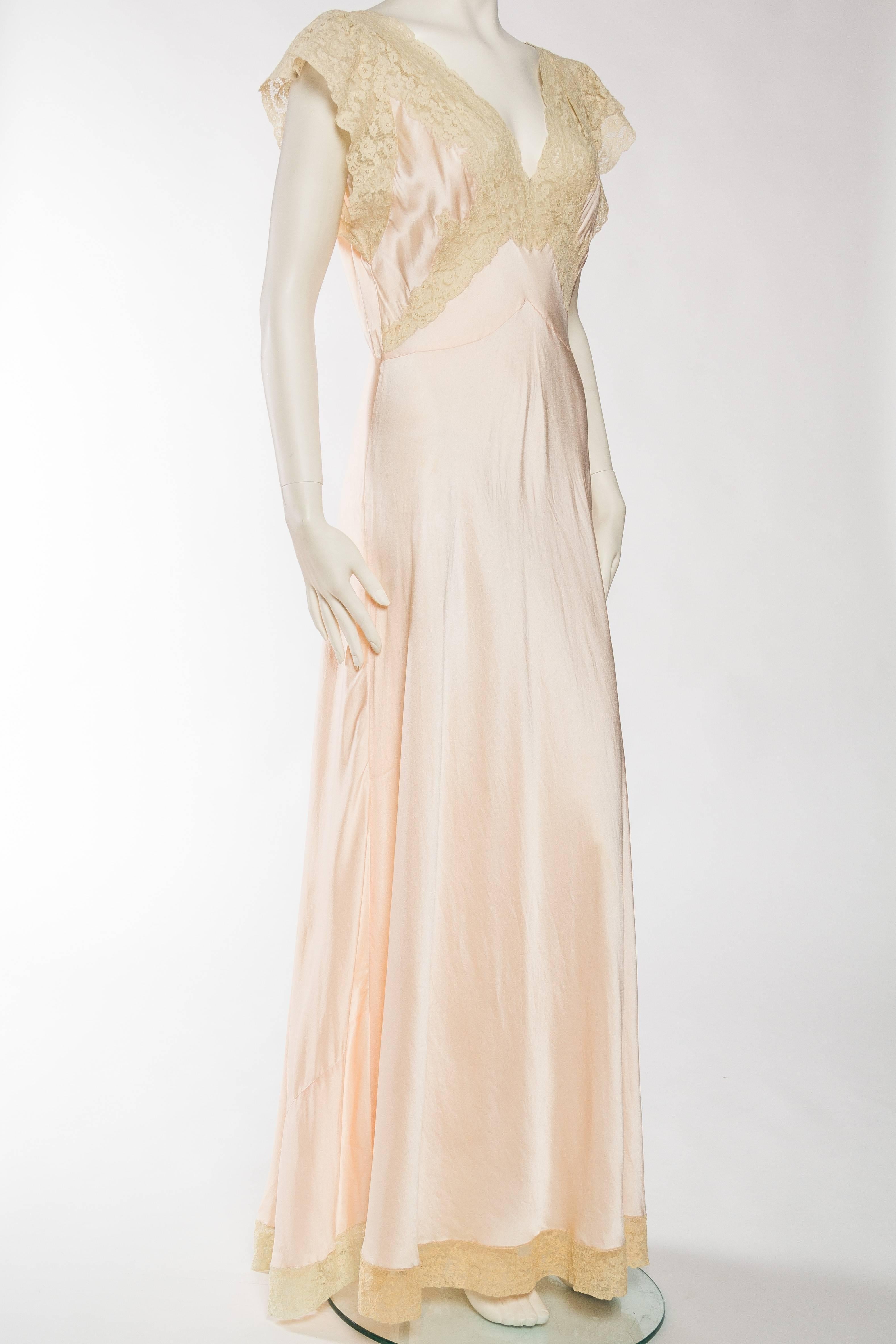 Antique Bias Cut Silk Negligee In Good Condition In New York, NY