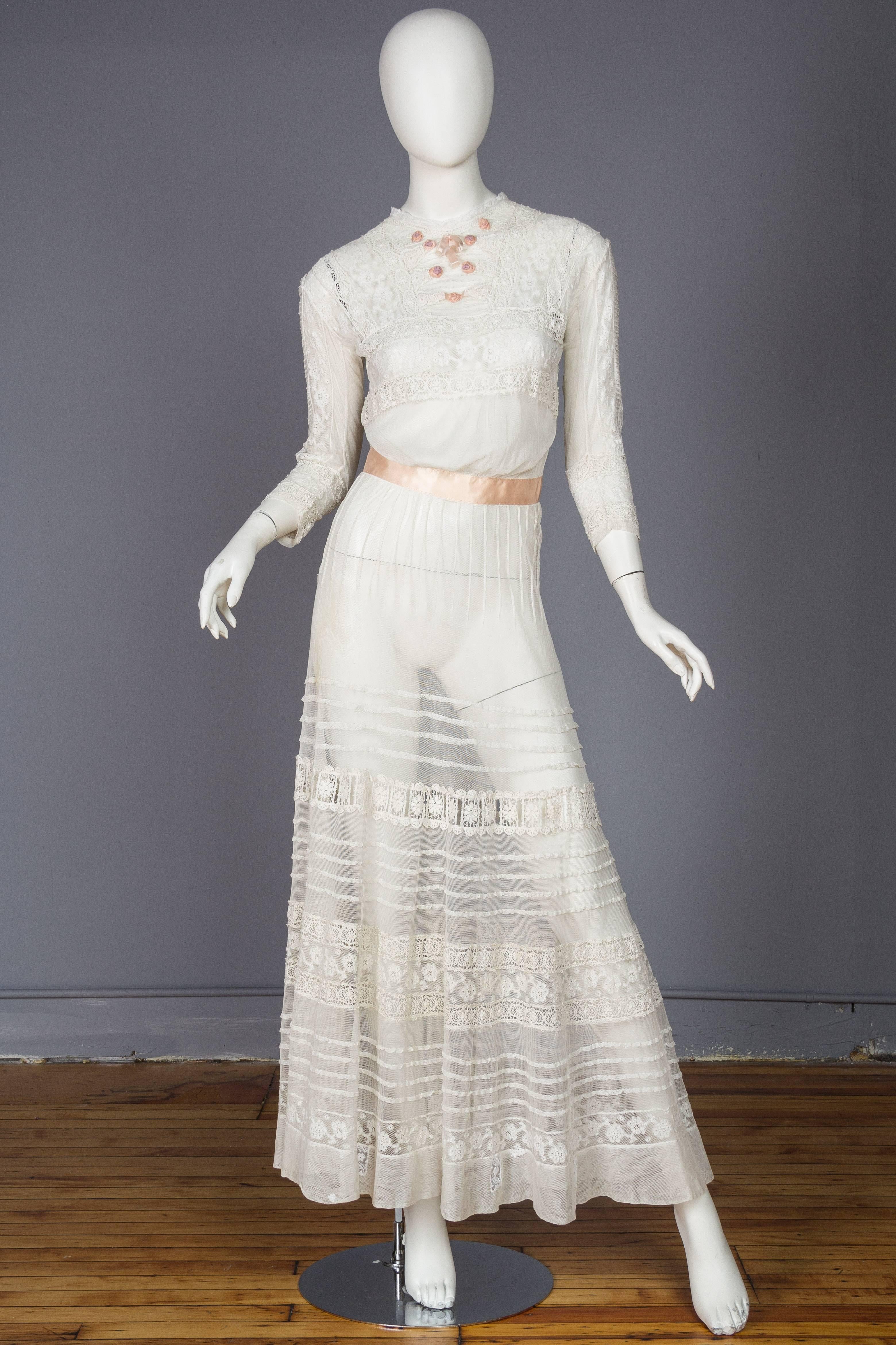 1900S Elfenbein Baumwolle Tüll & Spitze Antike Tee-Kleid mit außergewöhnlichen Detaillierung