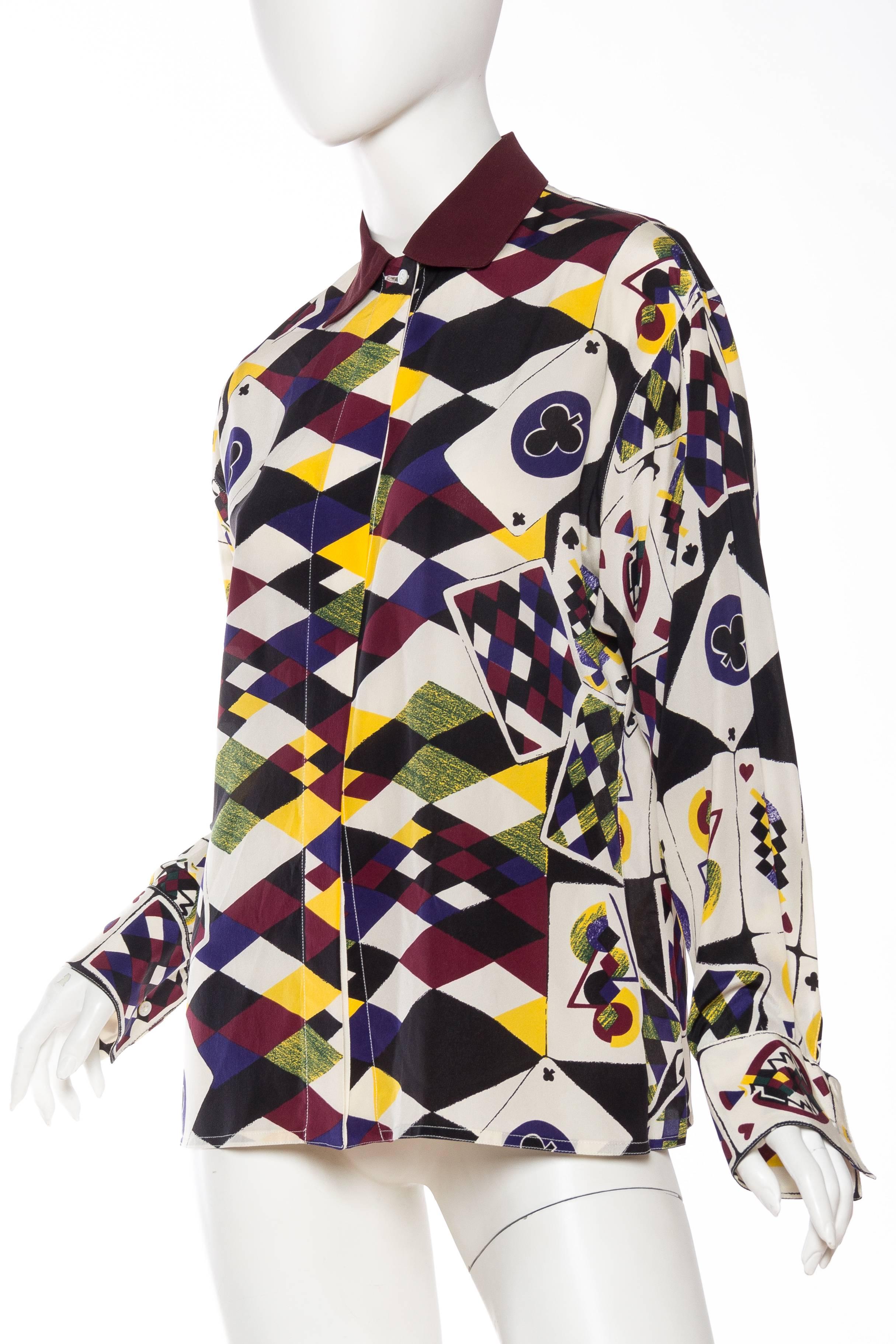 1980S GIANNI VERSACE Printed Silk Playing Card Shirt Sz 42 In Excellent Condition For Sale In New York, NY
