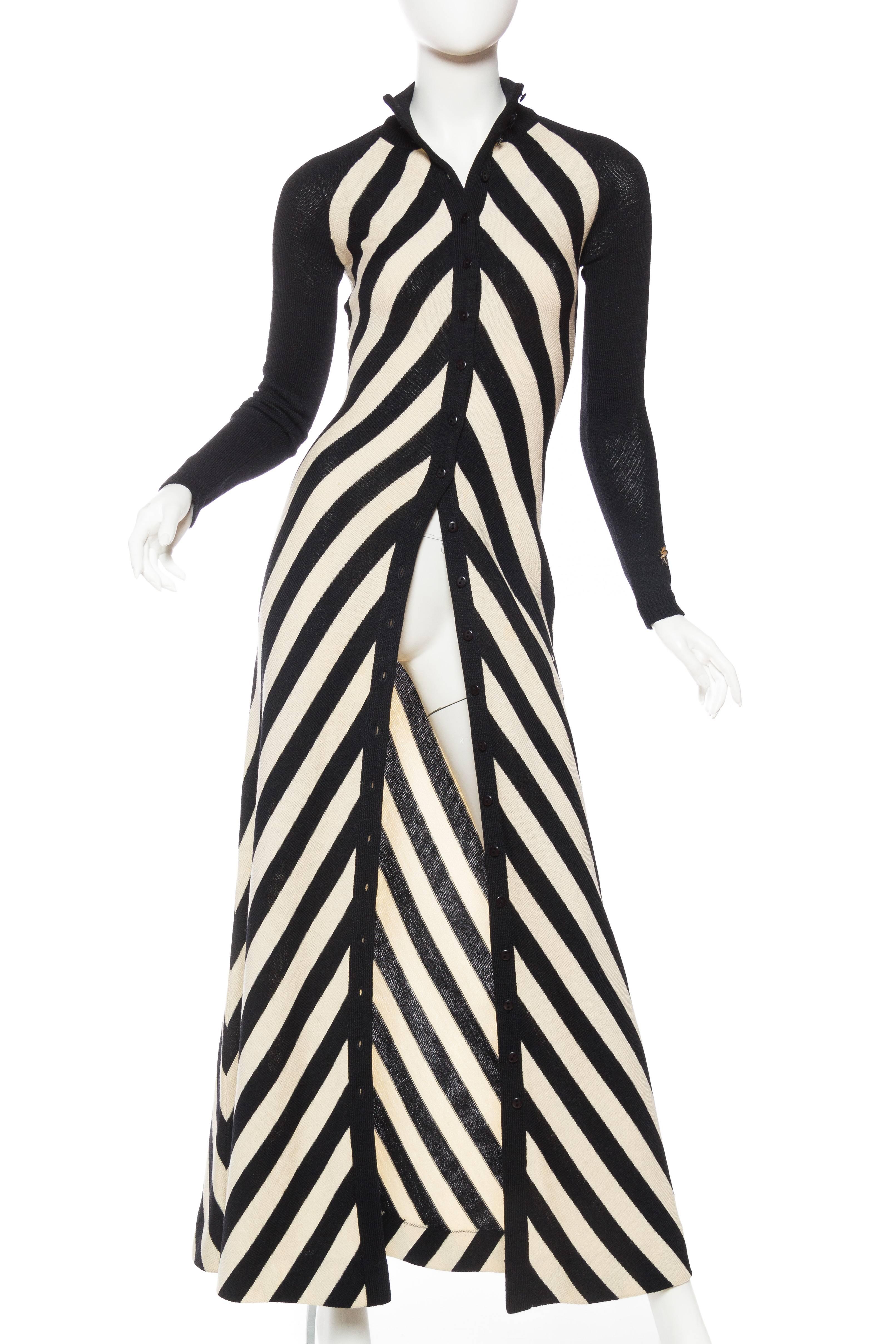 Black & White Op-Art Chevron Striped Maxi Sweater Cardigan In Excellent Condition In New York, NY