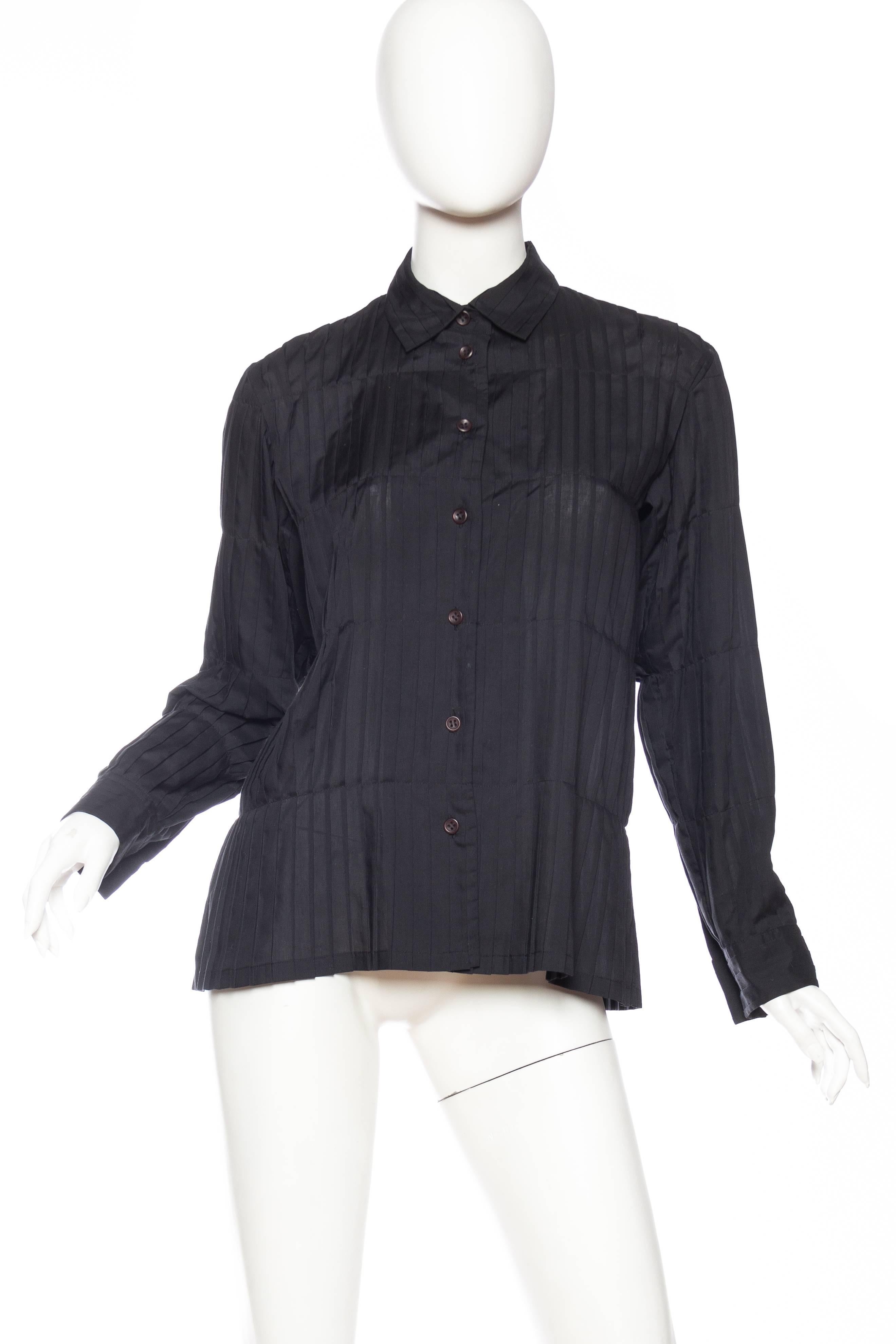 1990S ISSEY MIYAKE Black Polyester Voile Pleated Blouse In Excellent Condition For Sale In New York, NY
