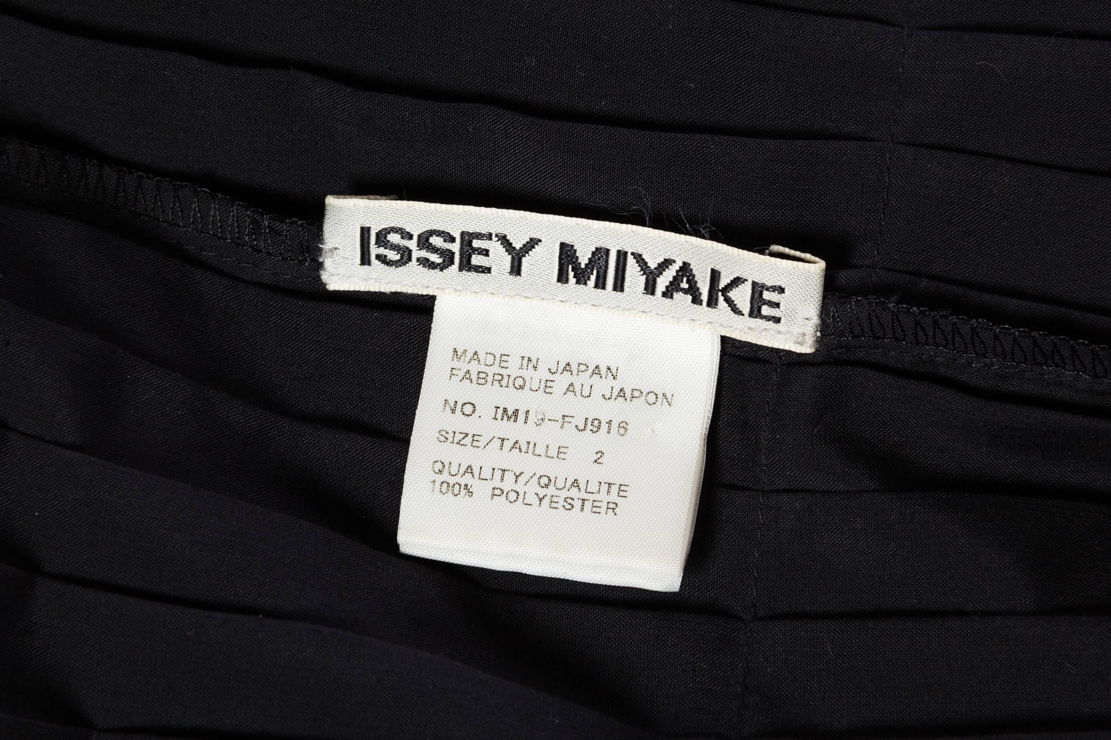 1990S ISSEY MIYAKE Black Polyester Voile Pleated Blouse For Sale 7