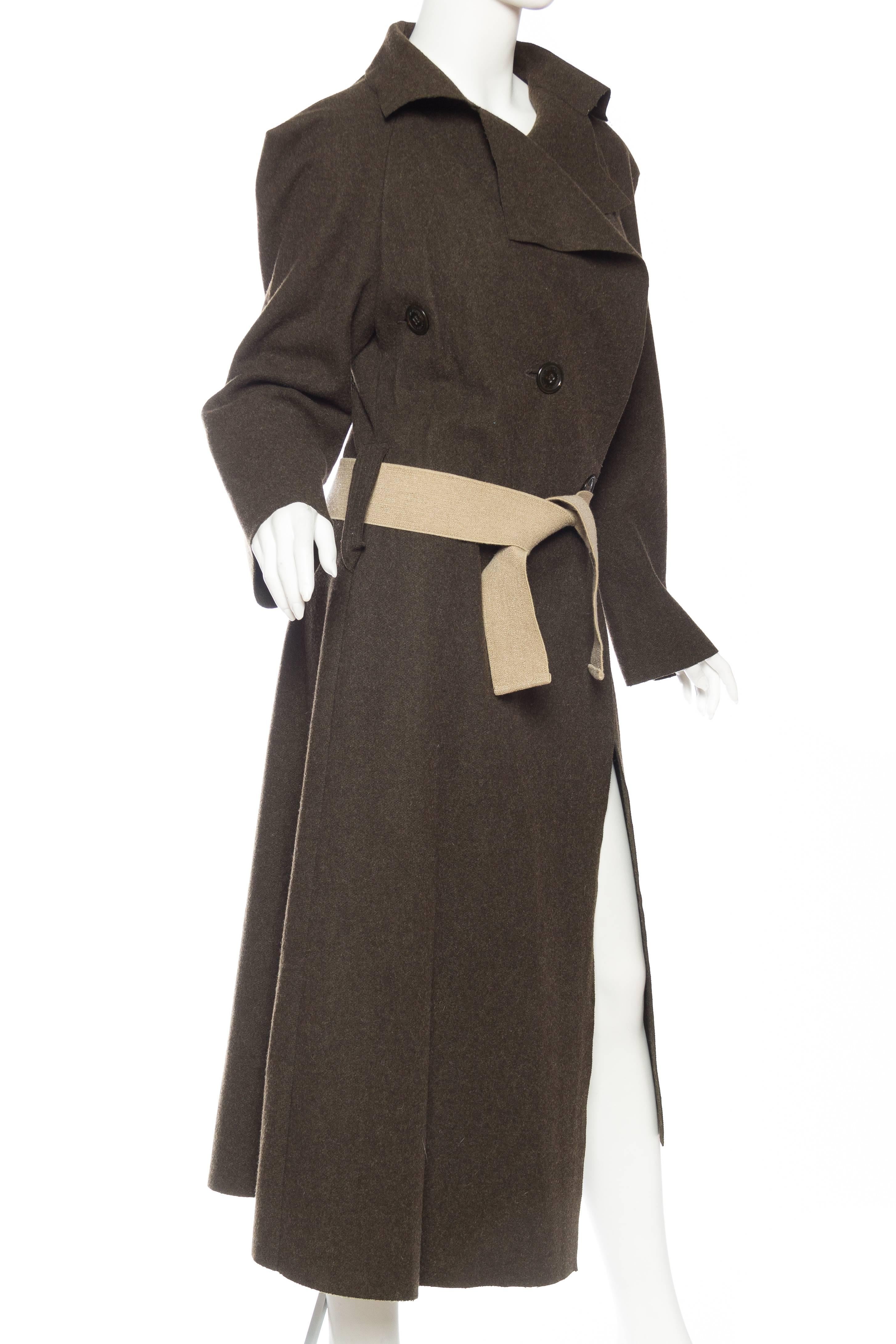 Trench-coat asymétrique Anglomania en laine vert olive Vivienne Westwood, années 1990 Excellent état - En vente à New York, NY
