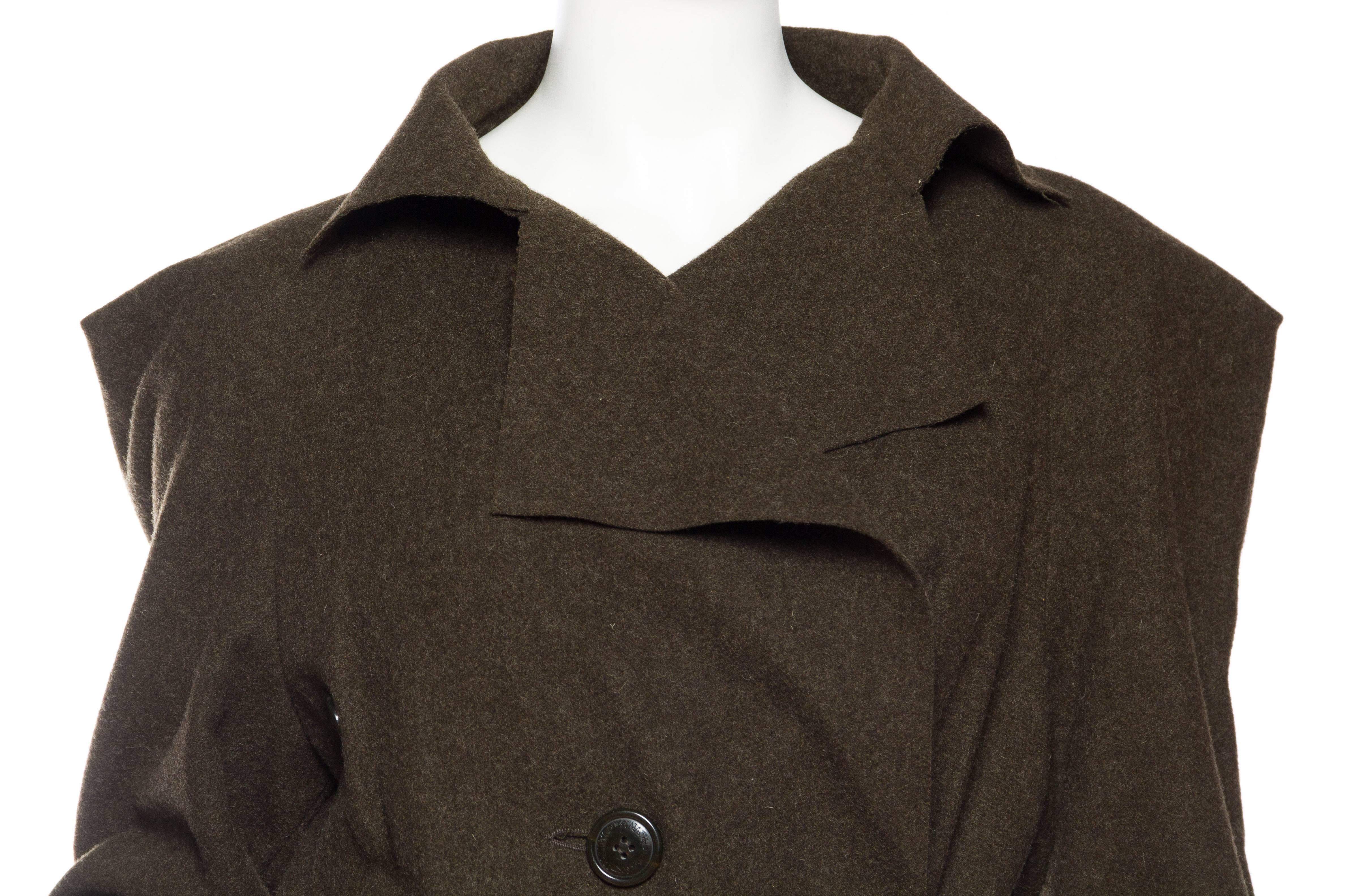 1990S VIVIENNE WESTWOOD Olive Green Wool Anglomania Asymmetrical Trench Coat Wi In Excellent Condition For Sale In New York, NY