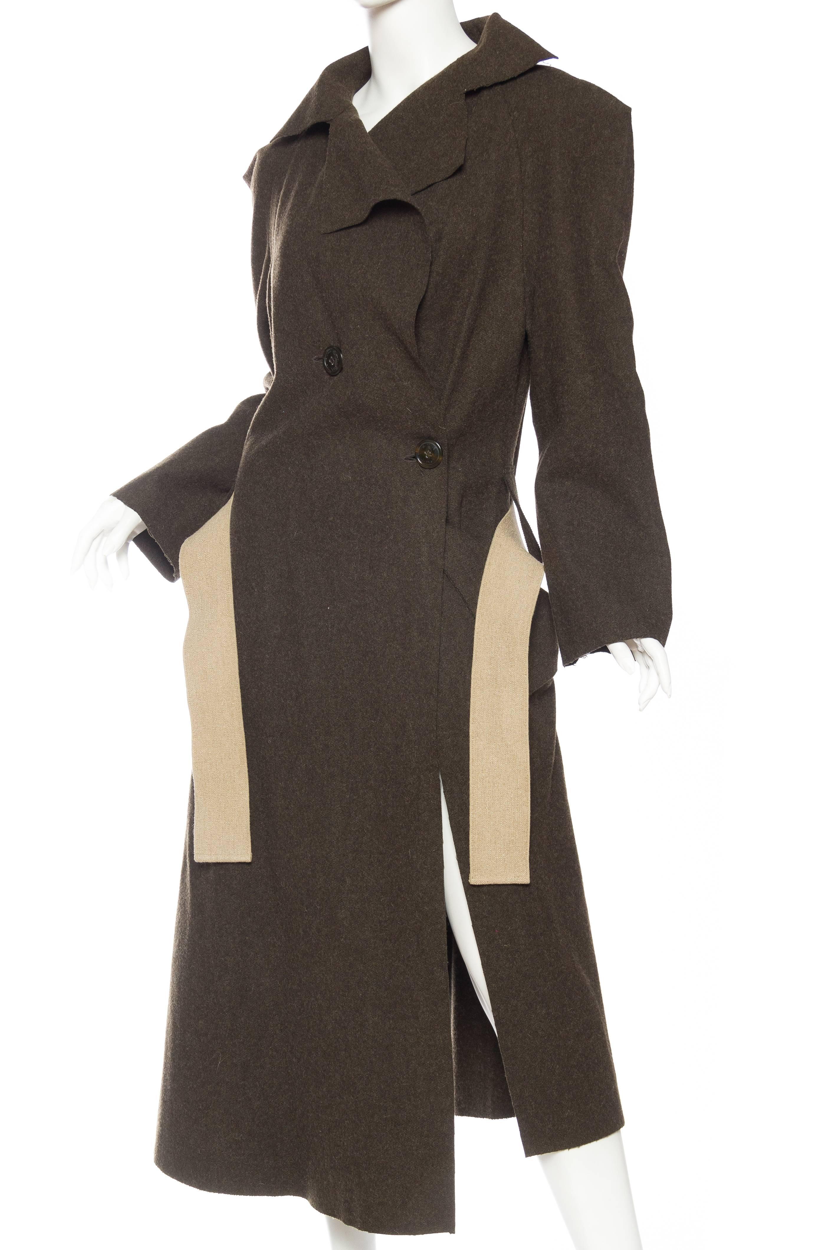 Trench-coat asymétrique Anglomania en laine vert olive Vivienne Westwood, années 1990 Pour femmes en vente