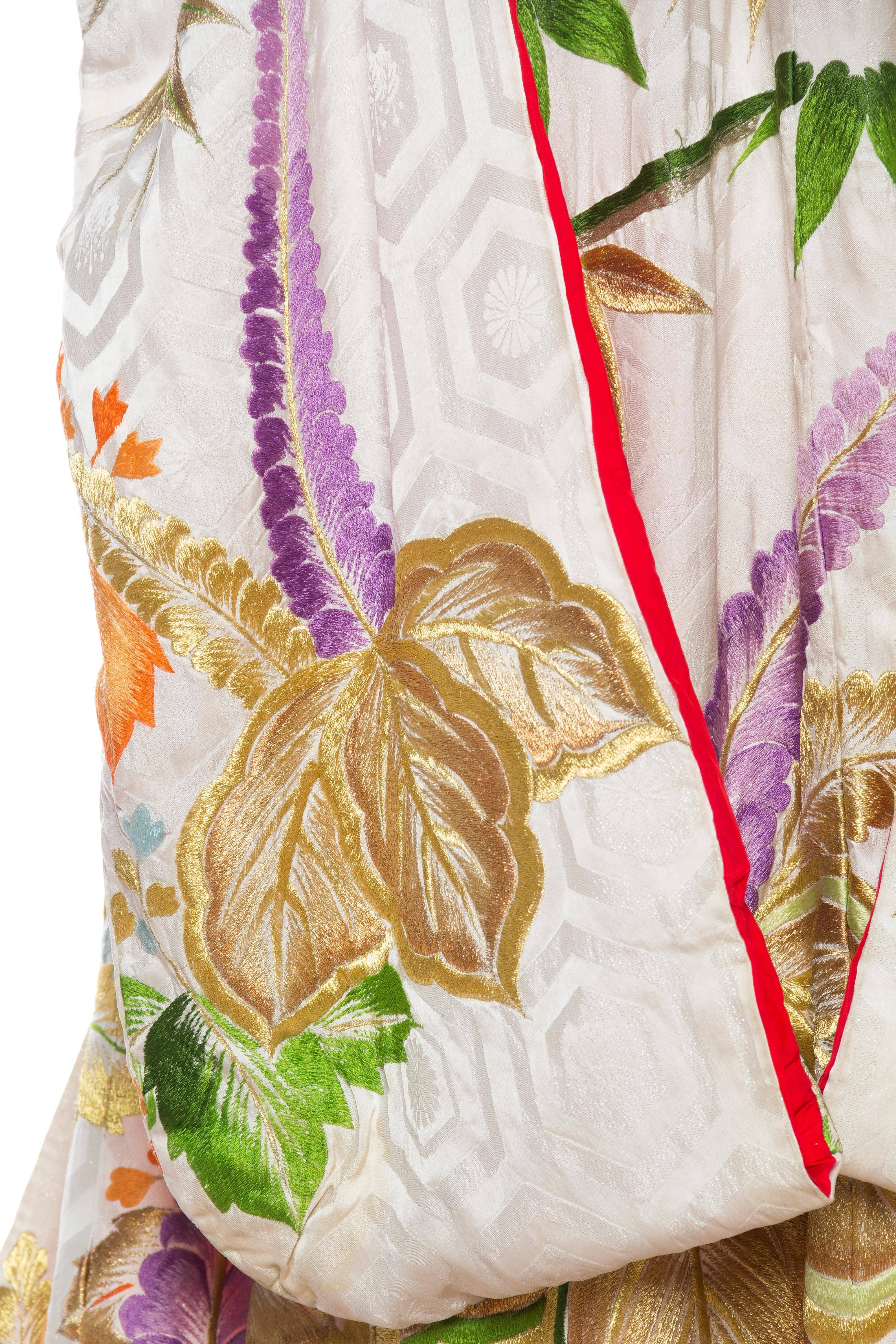1940er Japanischer Kimono aus Seide, vollständig mit Metallic-Gold bestickt im Angebot 6