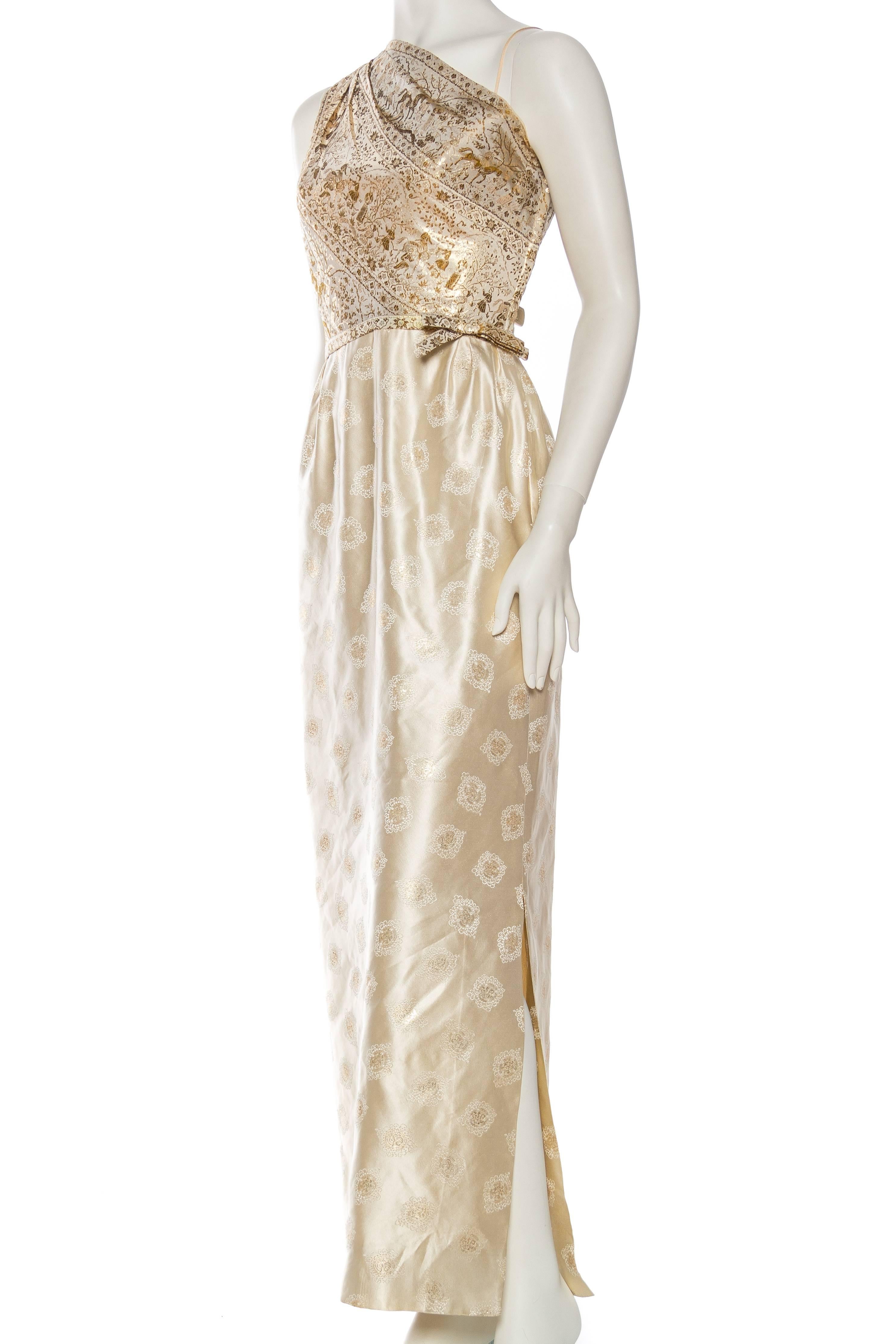 1950S FRANK STARR Champagne & Gold Silk Lurex Syrian Scenic Jacquard One Should In Excellent Condition In New York, NY