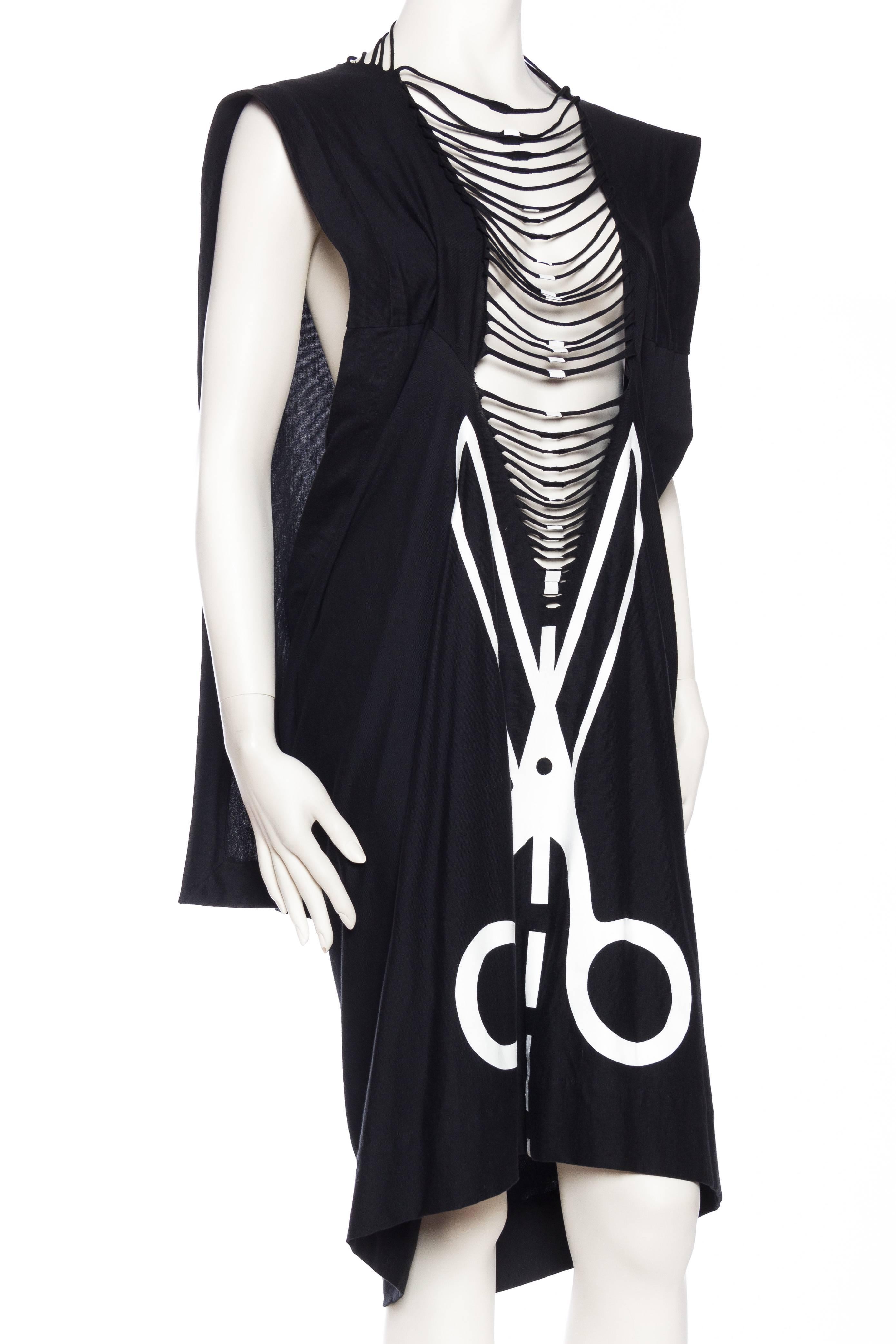 2010er BERNHARD WILLHELM Kleid aus Baumwoll-Jersey mit Scheren im Zustand „Hervorragend“ in New York, NY