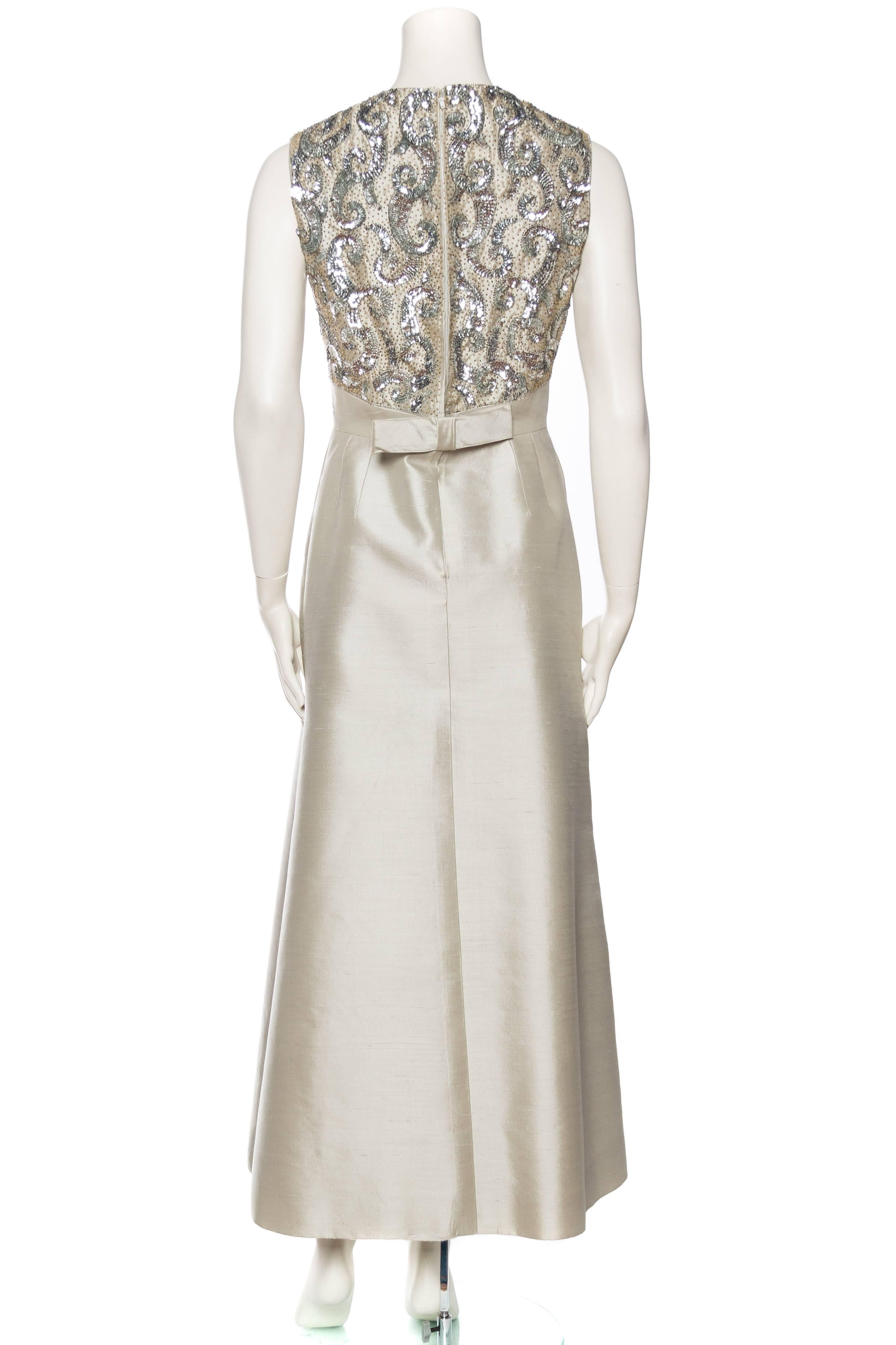 1960S GIBSON BAYH COUTURE Oyster Grey Silk Radzimir Half Empire Waist Silver Go In Excellent Condition For Sale In New York, NY