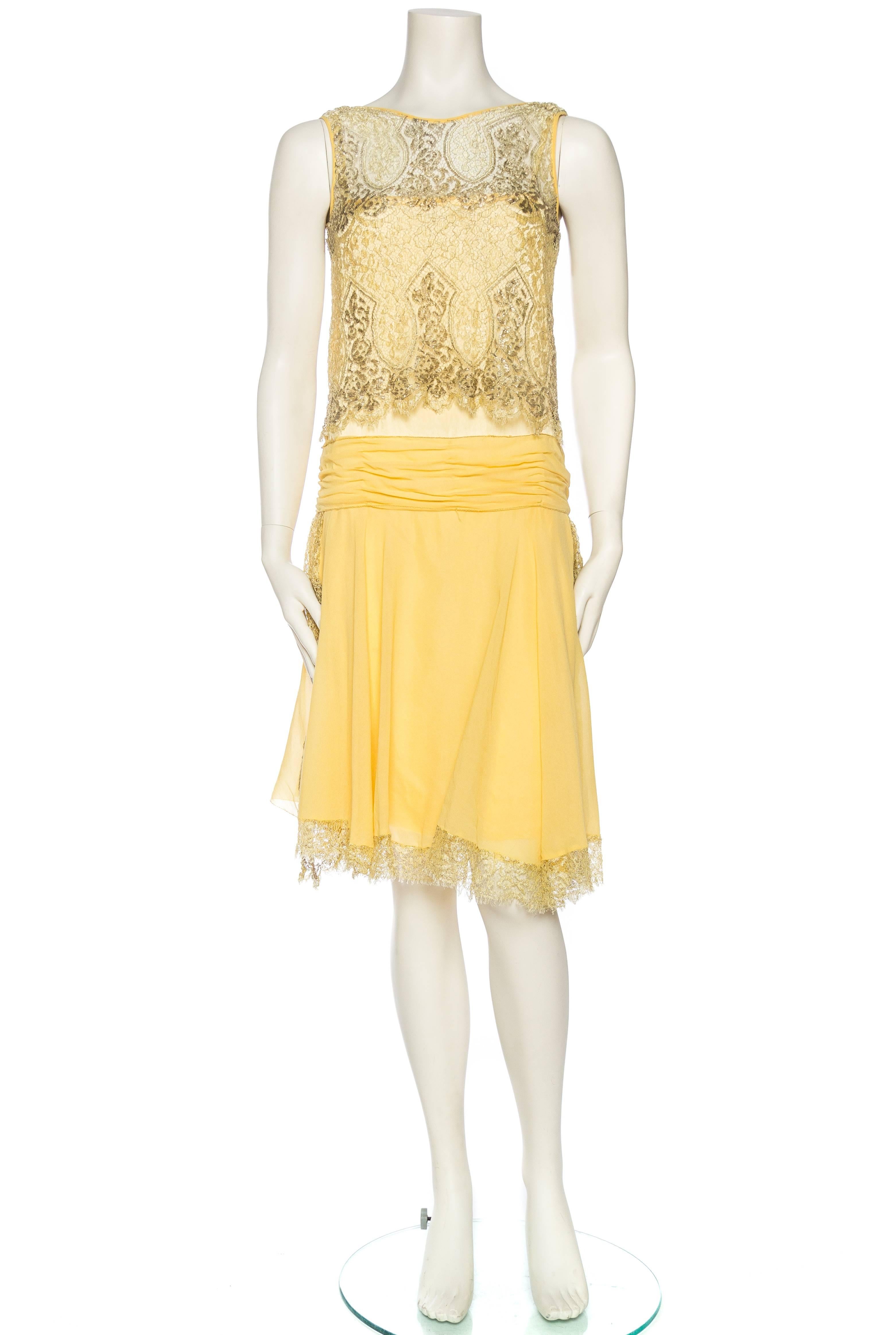 1920S Gelbes Seidenchiffon & Silberne Lamé Spitze Flapper Cocktailkleid im Zustand „Hervorragend“ im Angebot in New York, NY