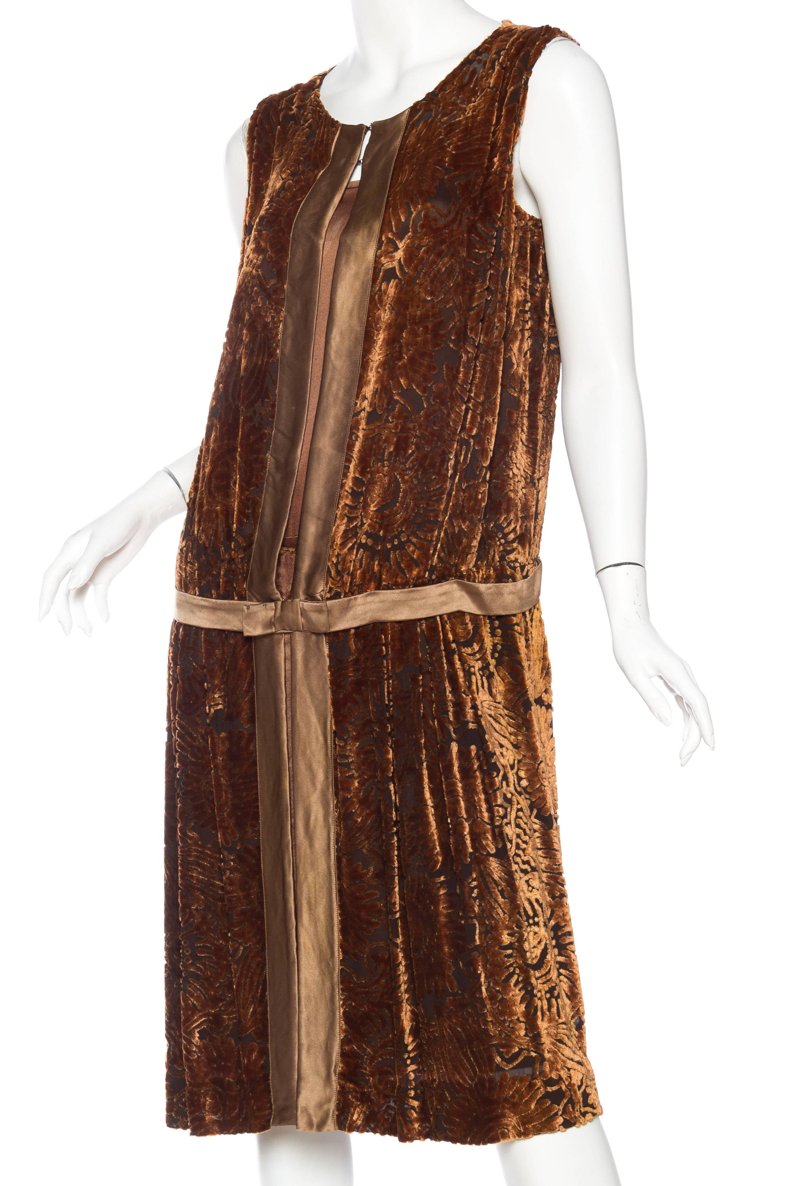 1920S Caramel Brown Silk Floral Burnout Velvet Cocktail Dress In Excellent Condition For Sale In New York, NY