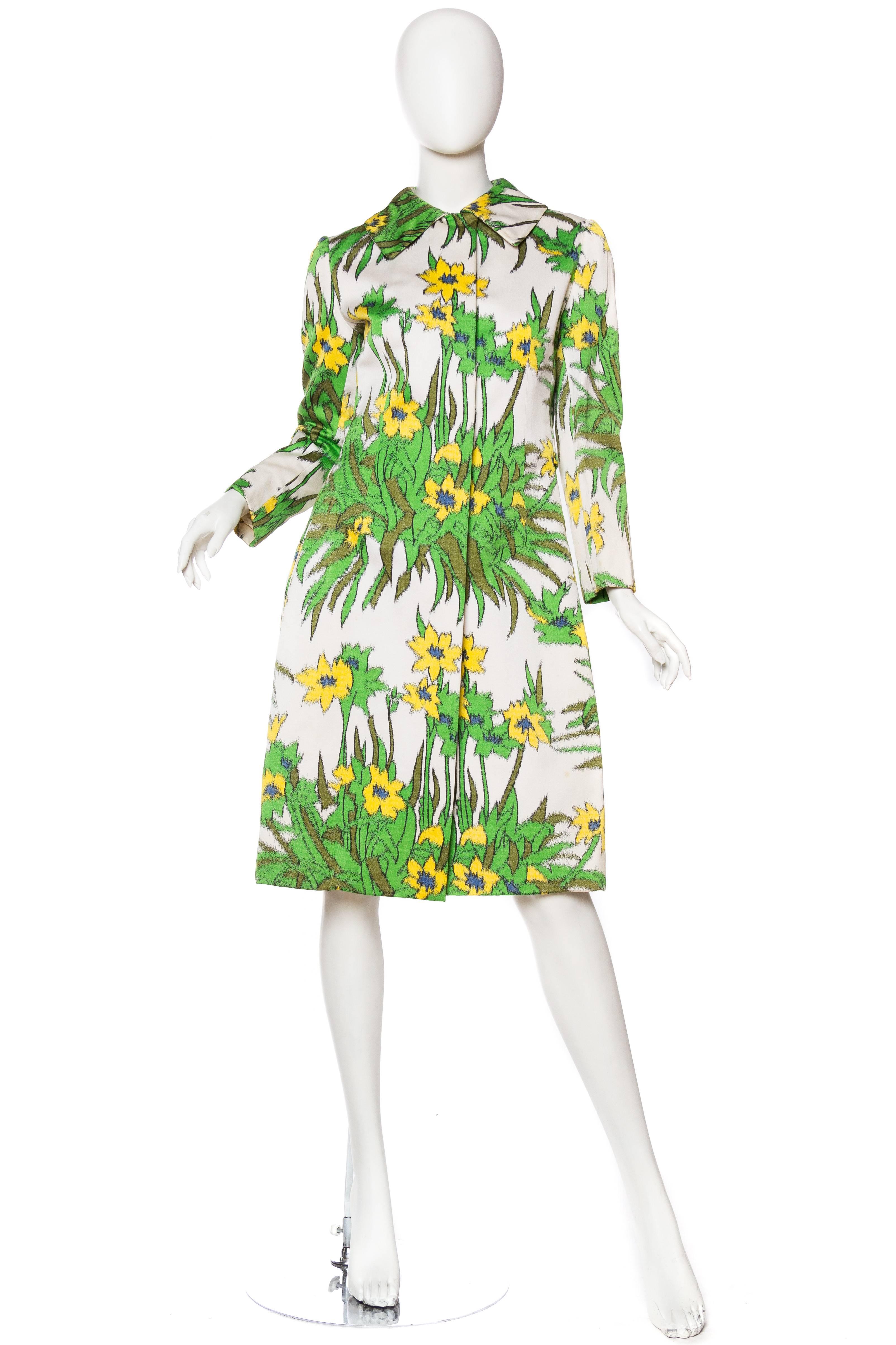 1960S CHESTER WEINBERG Green & White Cotton Floral Printed Coat In Excellent Condition In New York, NY