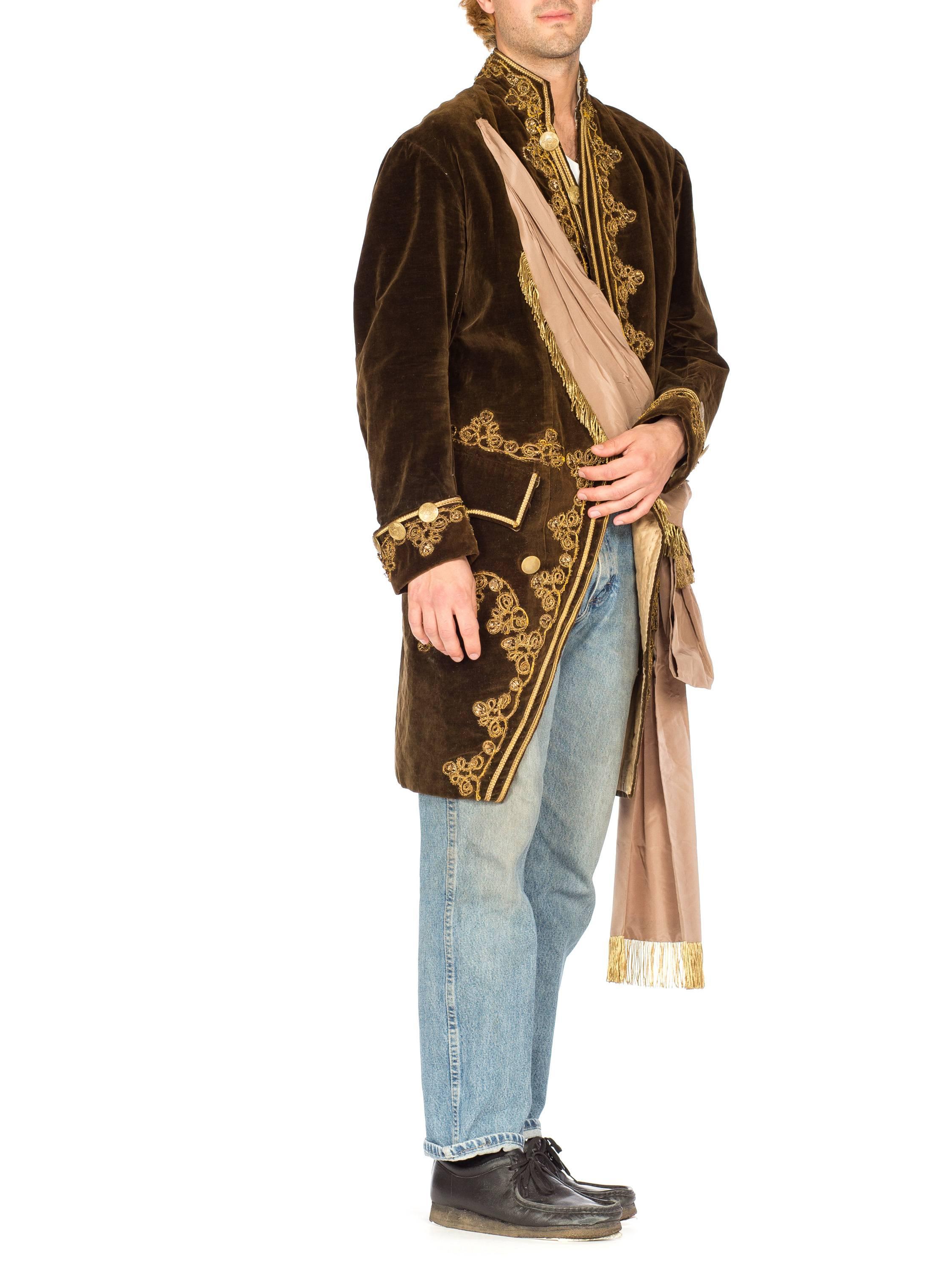 1920S Brown Velvet Men's 18Th Century Style Frock Coat With Antique Gold Metal  For Sale 1