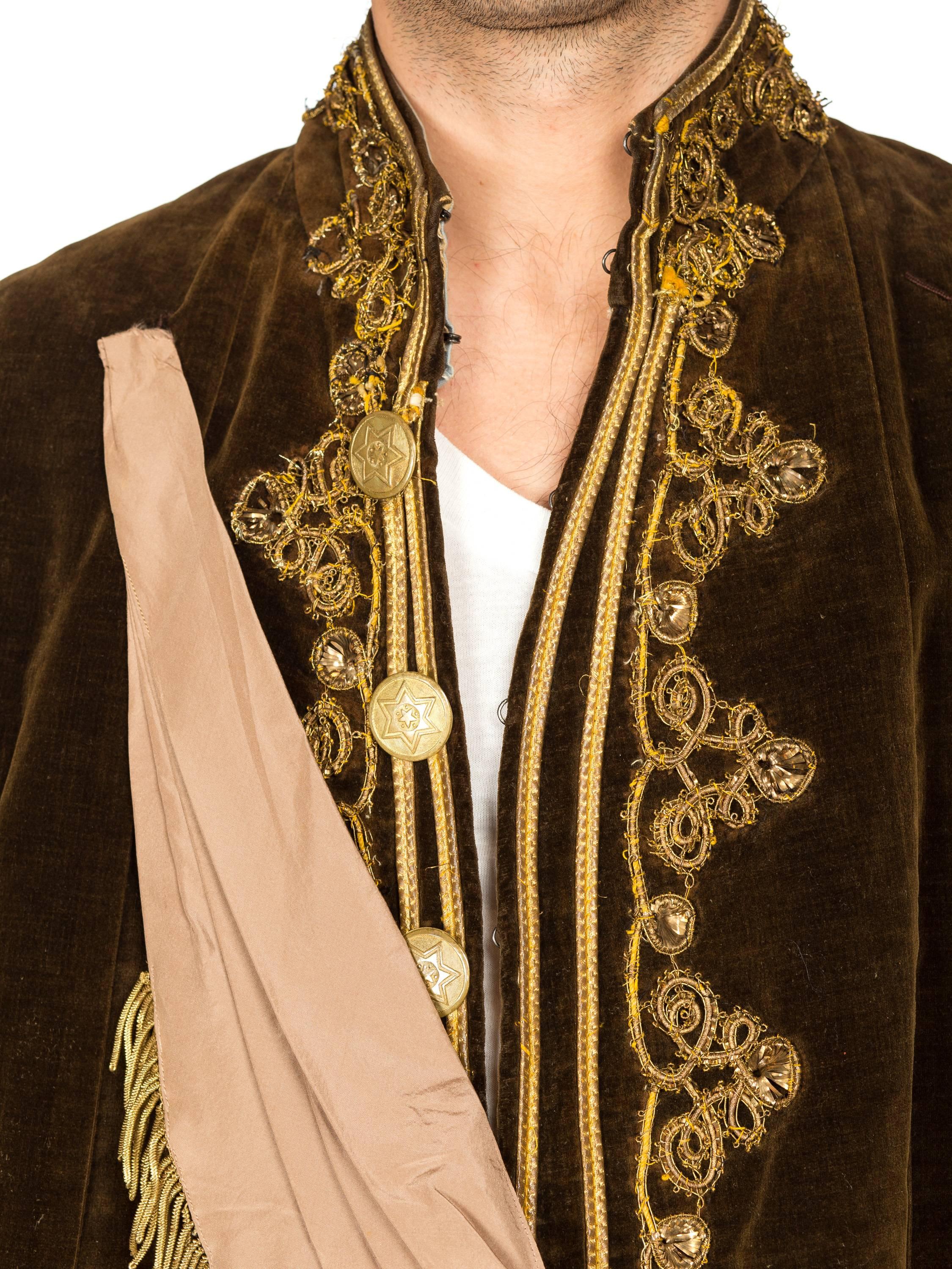 1920S Brown Velvet Men's 18Th Century Style Frock Coat With Antique Gold Metal  For Sale 5