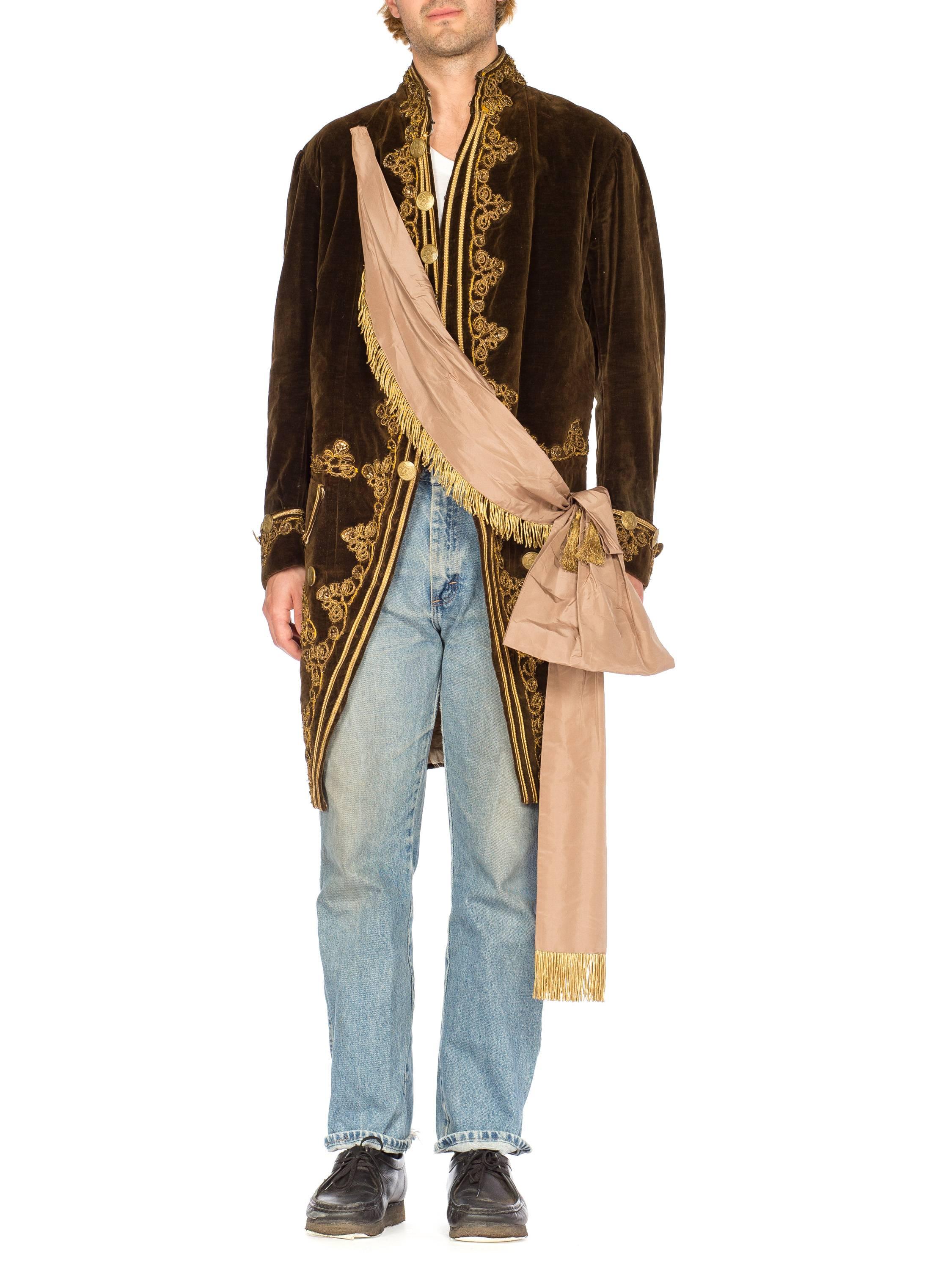 1920S Brown Velvet Men's 18Th Century Style Frock Coat With Antique Gold Metal  For Sale 9