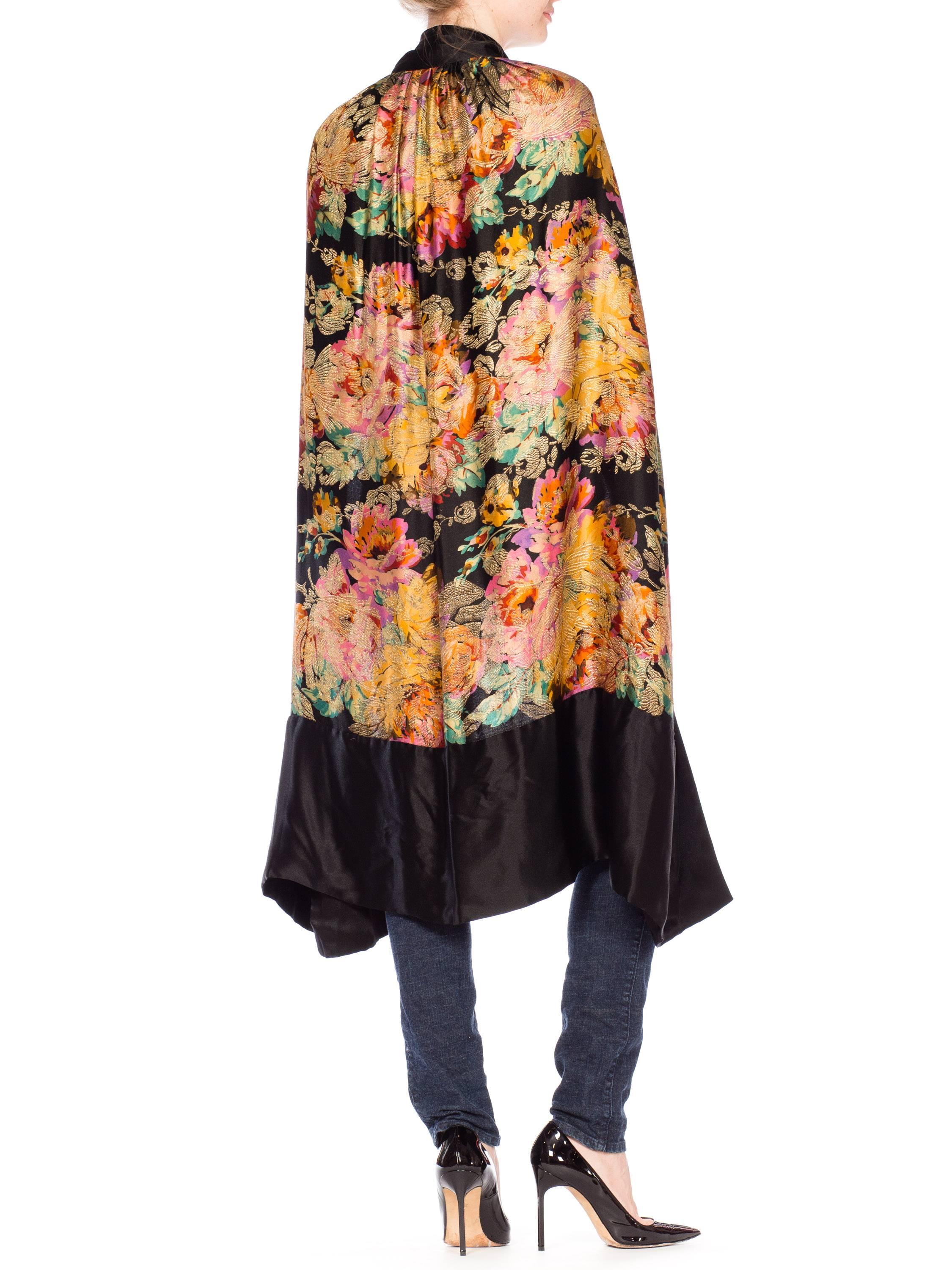 Art Deco Floral Silk Lamé Cape with Satin Borders and Neck Tie, 1920s  In Excellent Condition In New York, NY
