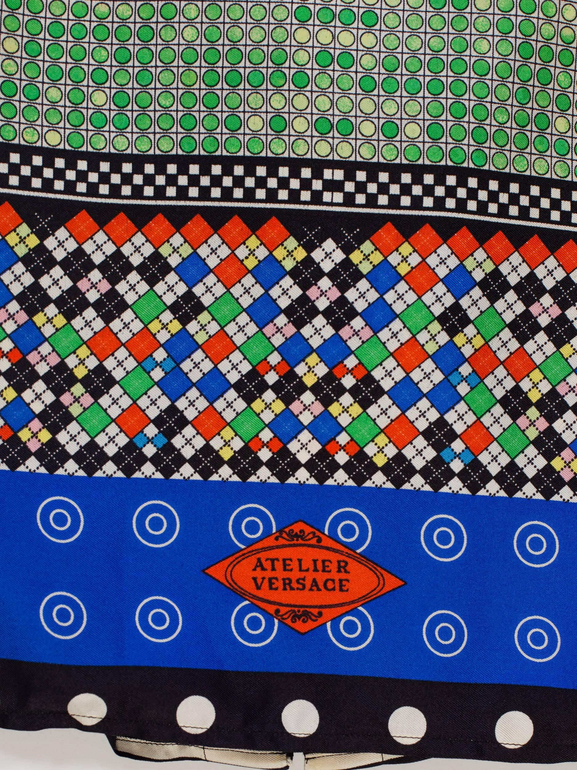 1990er GIANNI VERSACE Mehrfarbiges geometrisches Seidenhemd für Herren Gr. 52 im Zustand „Hervorragend“ im Angebot in New York, NY