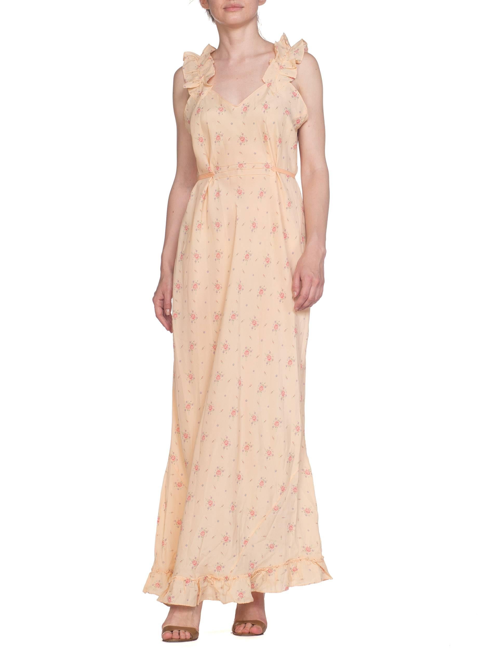1940S Peach Bias Cut Silk Floral  Negligee With Low Ruffle Back & Waist Ties In Excellent Condition In New York, NY